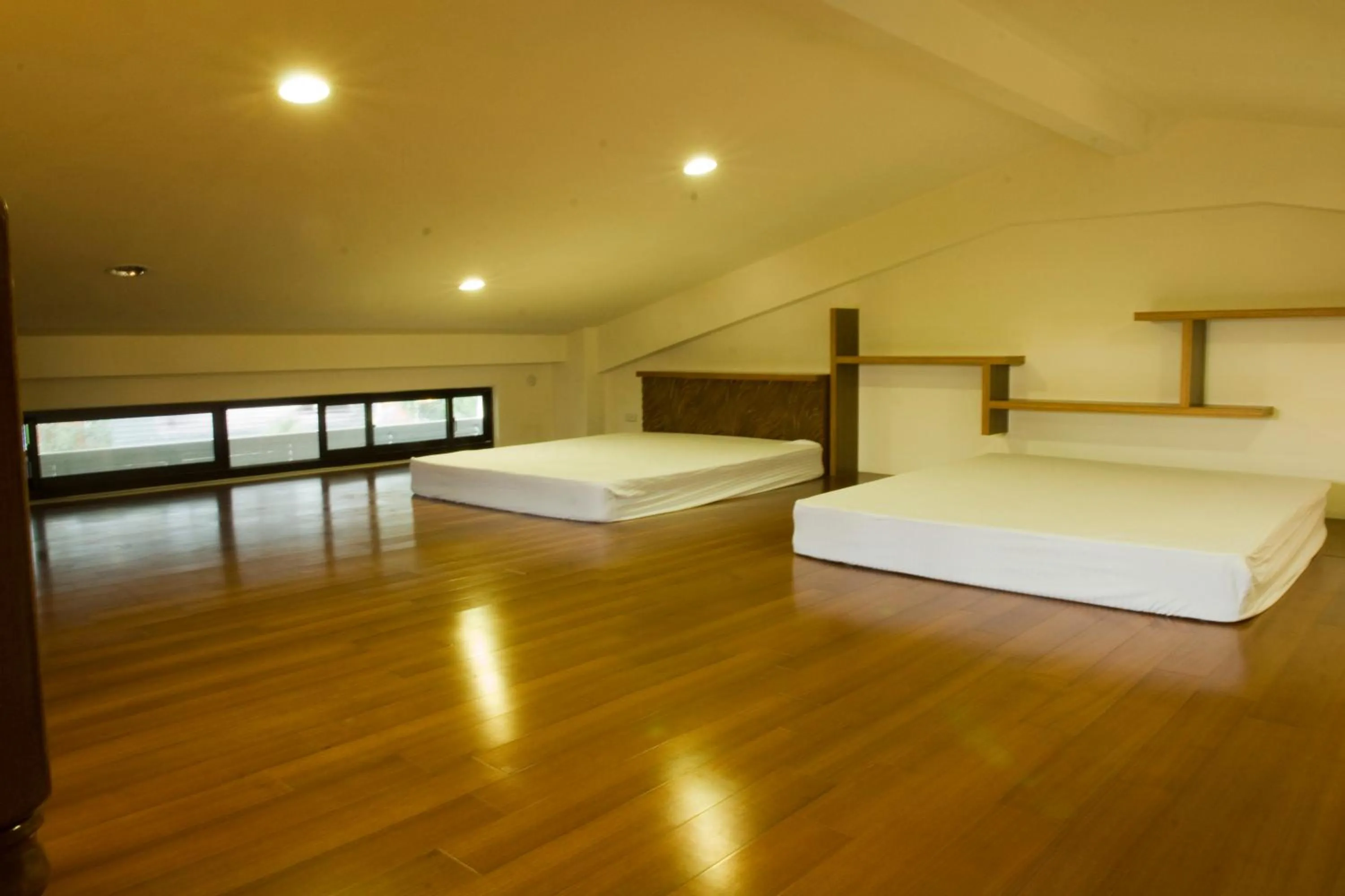 Photo of the whole room, Bed in Sanyi Happiness B&B