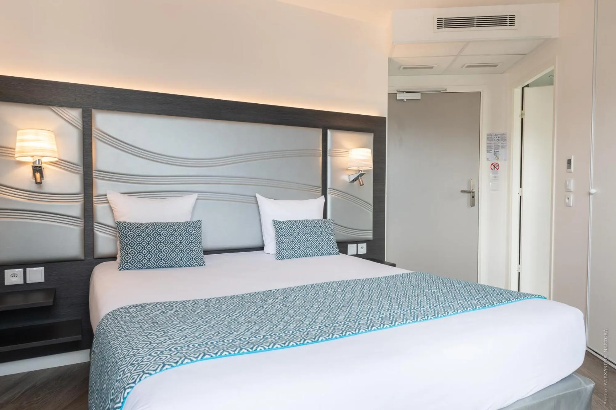 Bed in Hôtel Versailles Chantiers