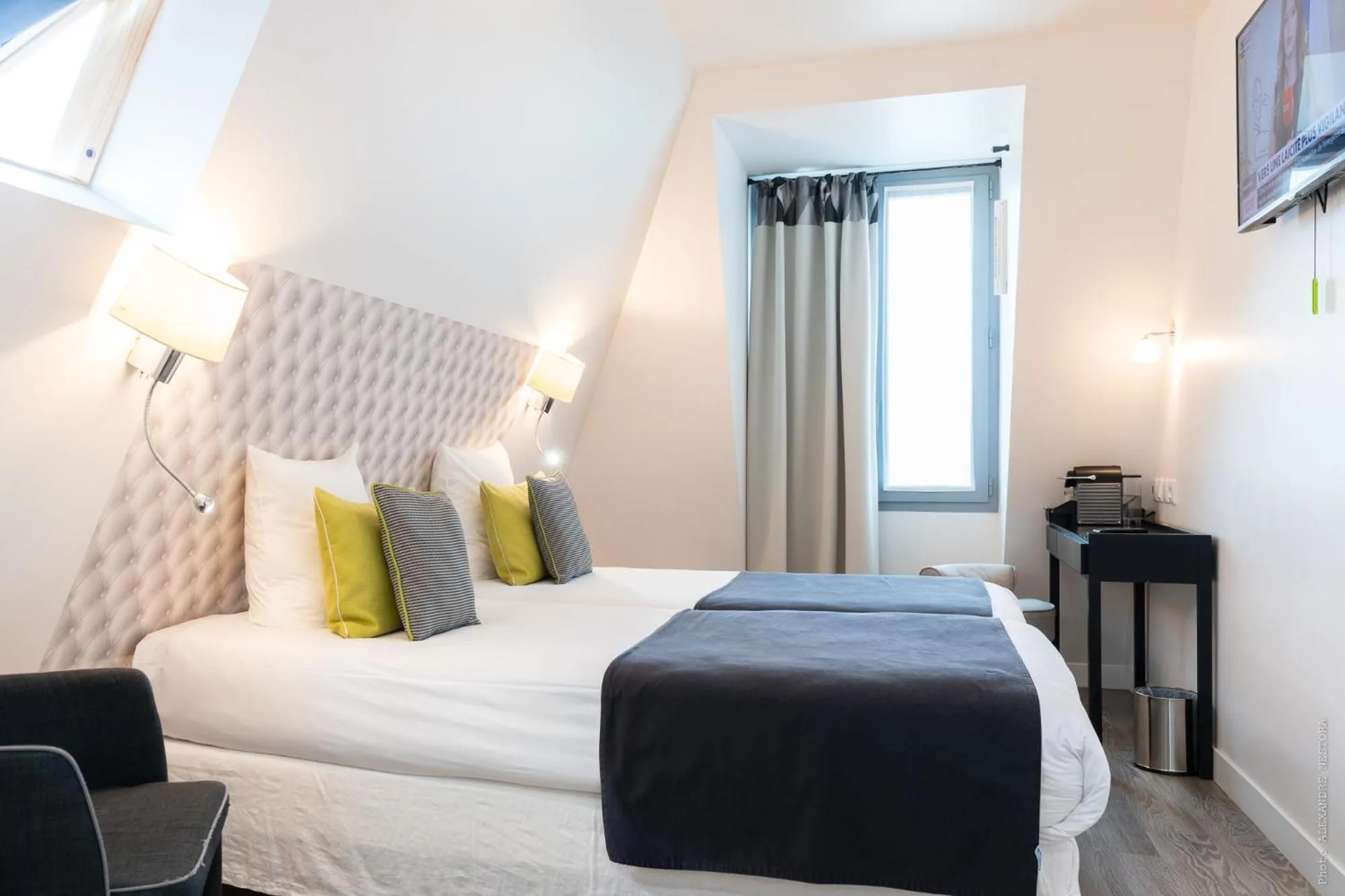 Bed in Hôtel Versailles Chantiers