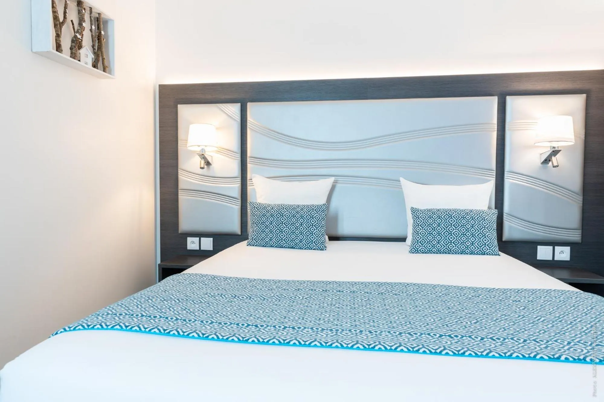 Bed in Hôtel Versailles Chantiers