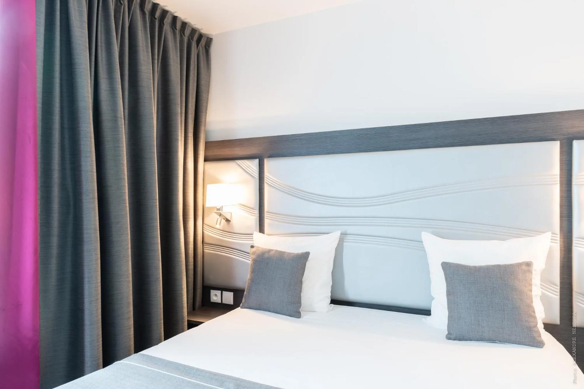 Bed in Hôtel Versailles Chantiers