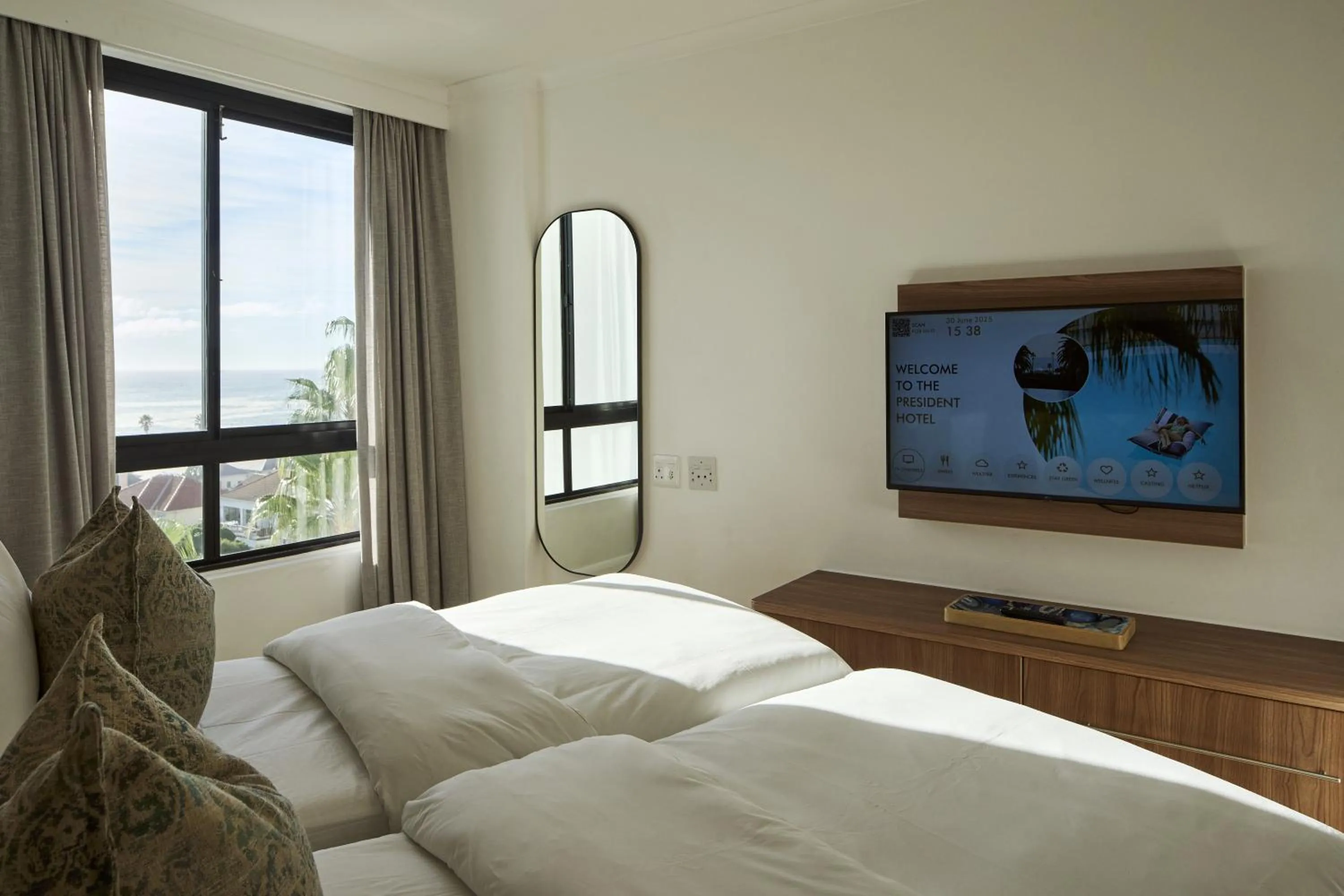 Bedroom, Bed in President Hotel