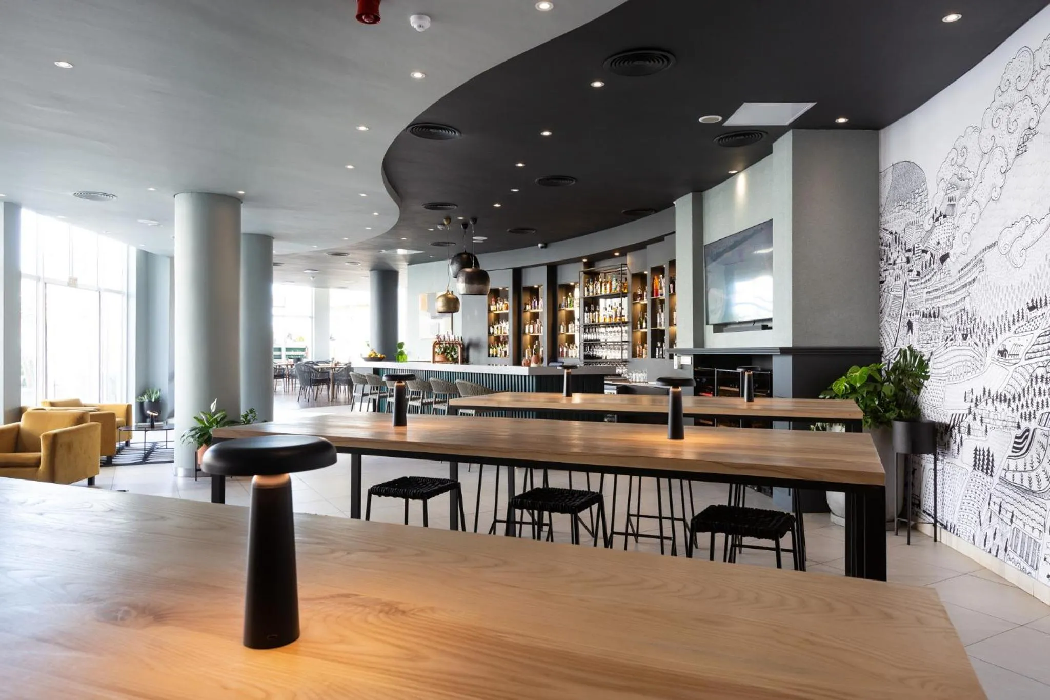 Restaurant/places to eat in President Hotel