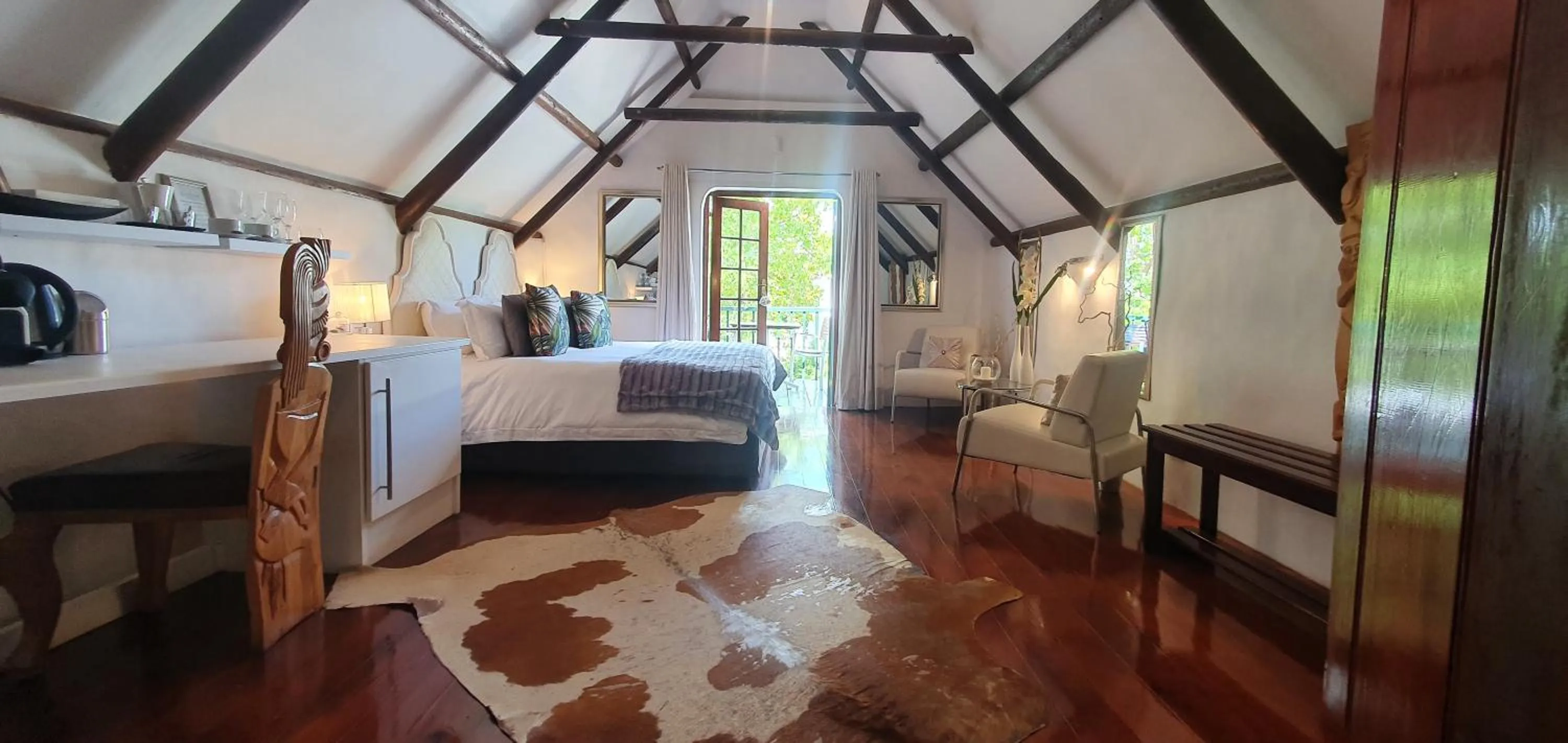 Property building, Bed in De Kloof Heritage Estate and Wellness