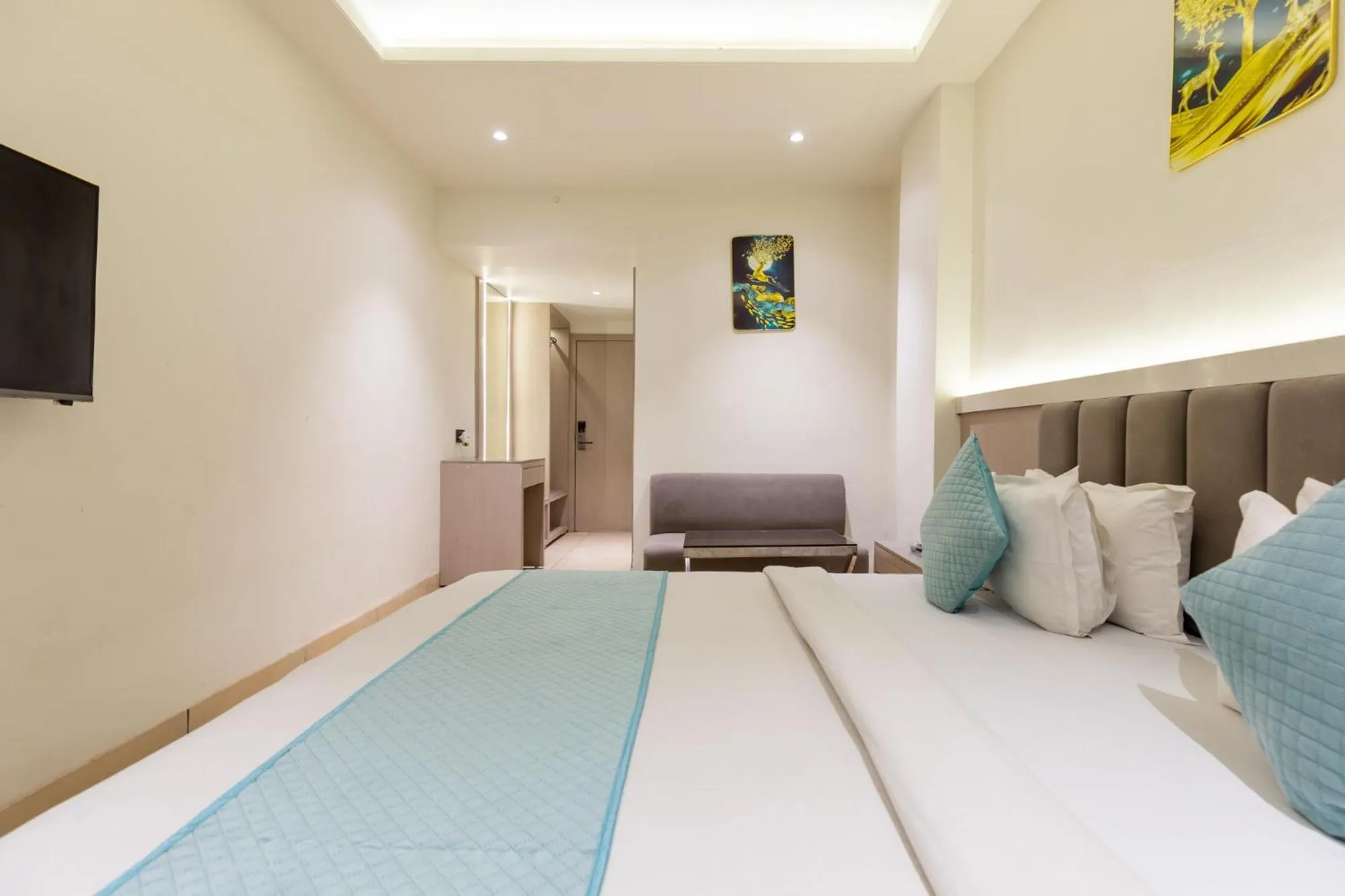 Bedroom, Bed in FabHotel The Oasis