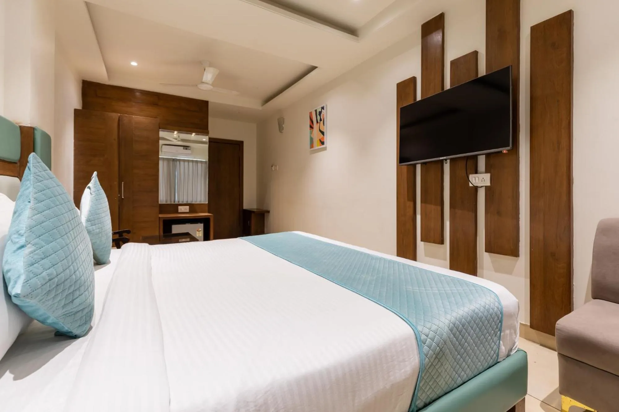 Bedroom, Bed in FabHotel The Oasis