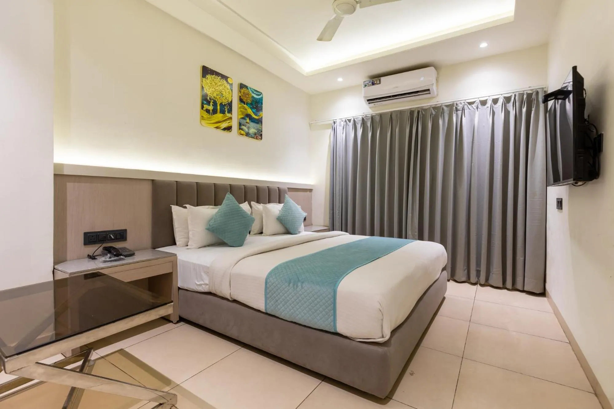 Bed in FabHotel The Oasis