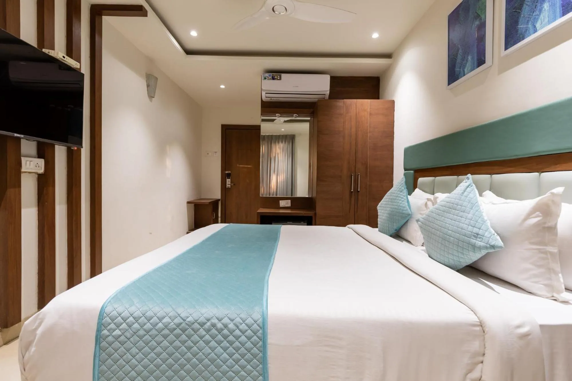 Bedroom, Bed in FabHotel The Oasis