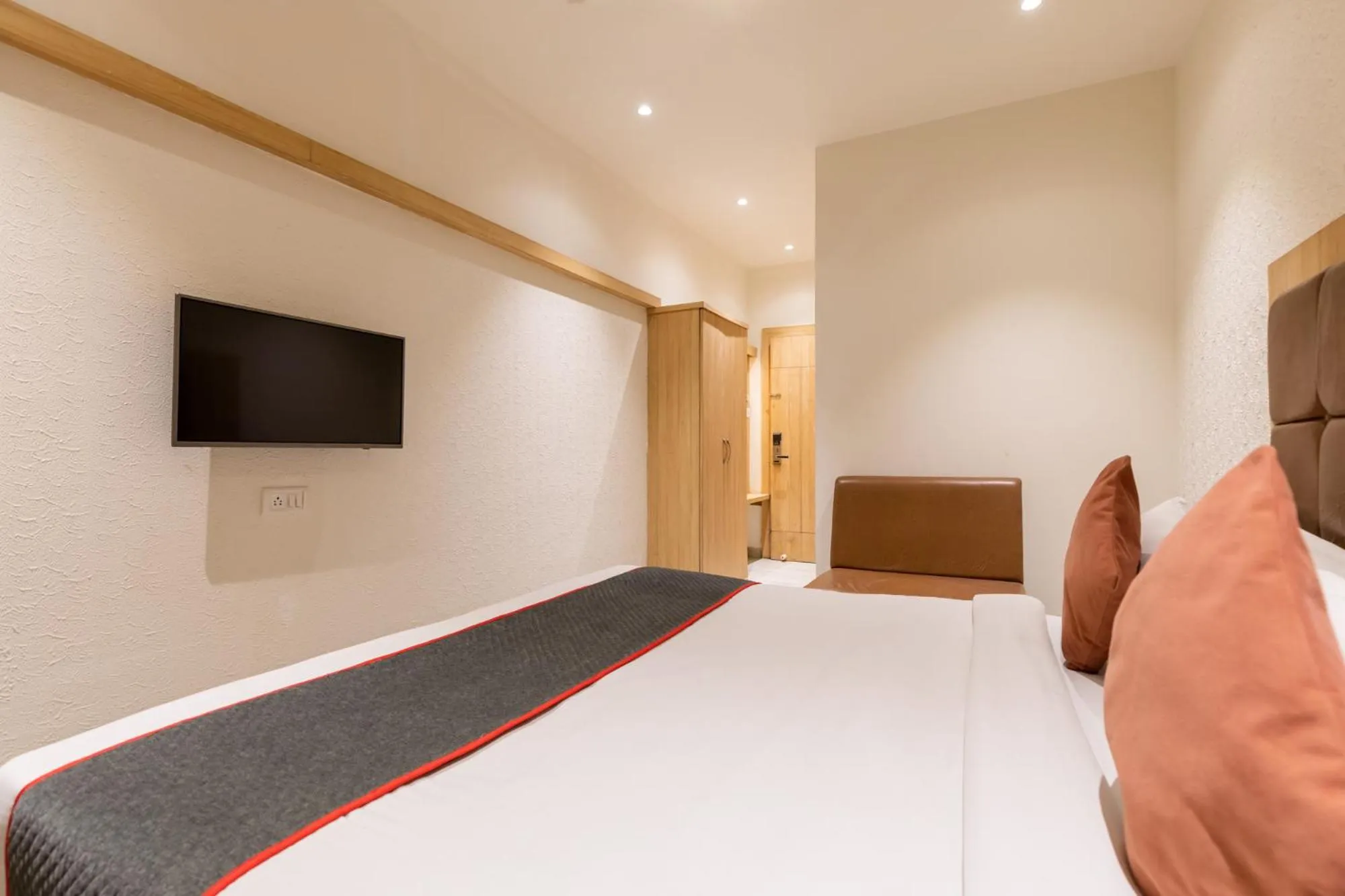 Bedroom, Bed in FabHotel The Oasis