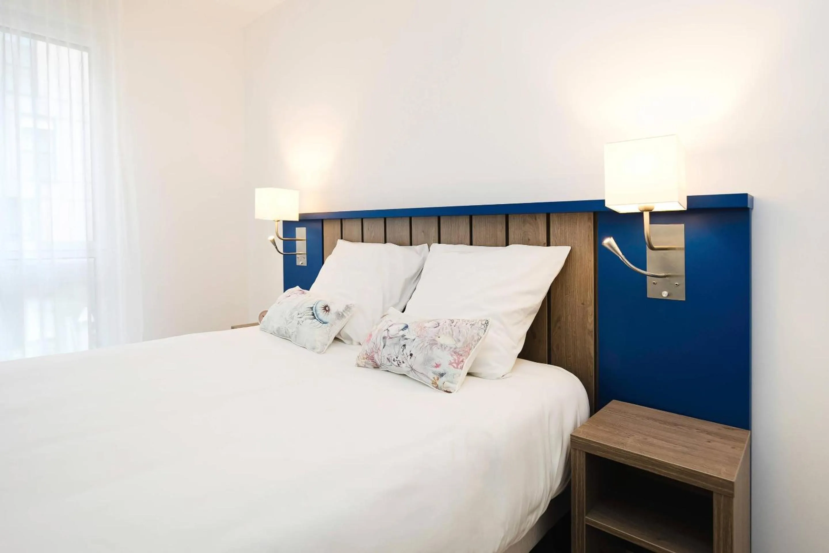 Bedroom, Bed in Quality Aparthotel Saint-Malo