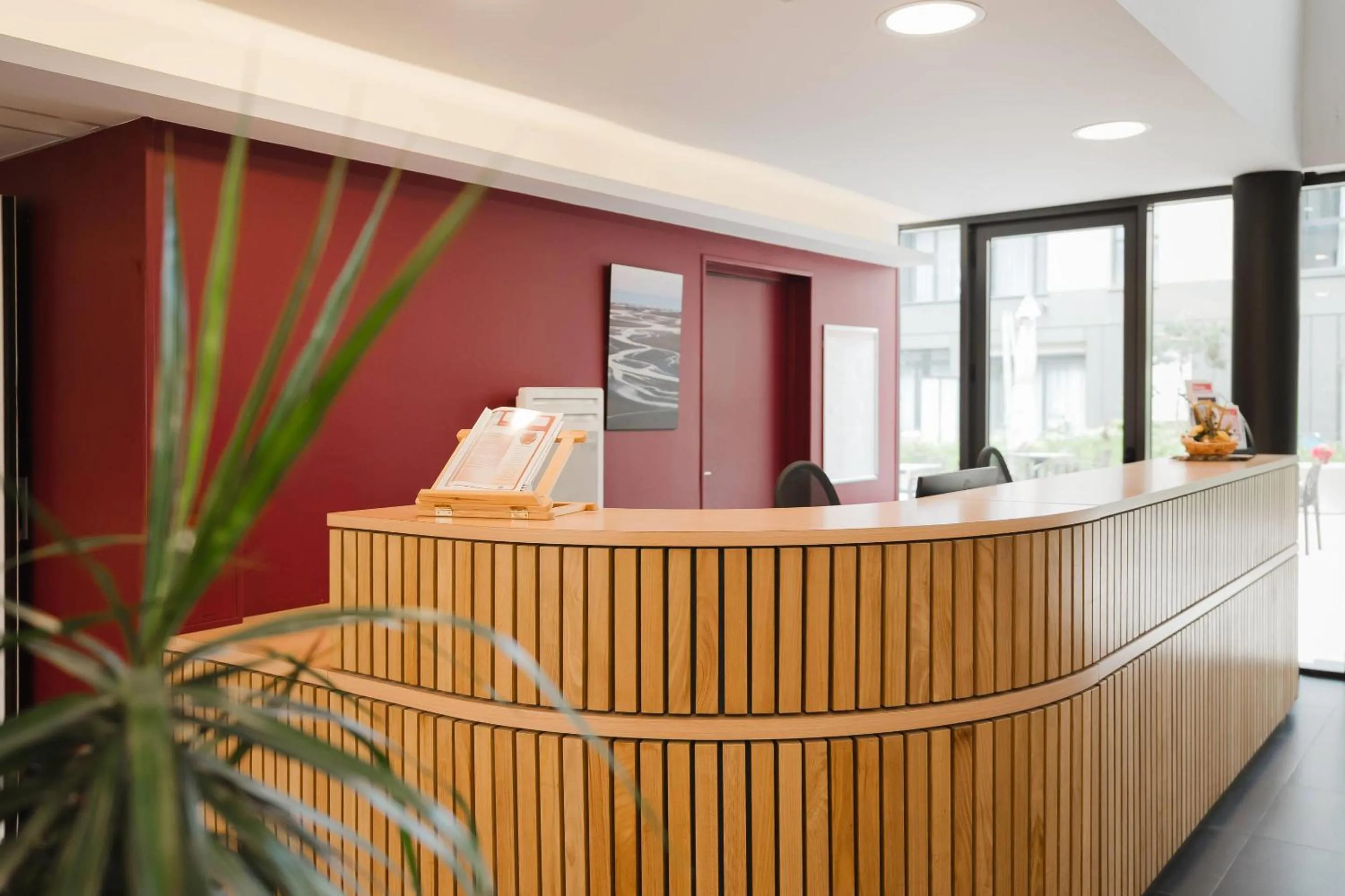 Lobby or reception in Quality Aparthotel Saint-Malo