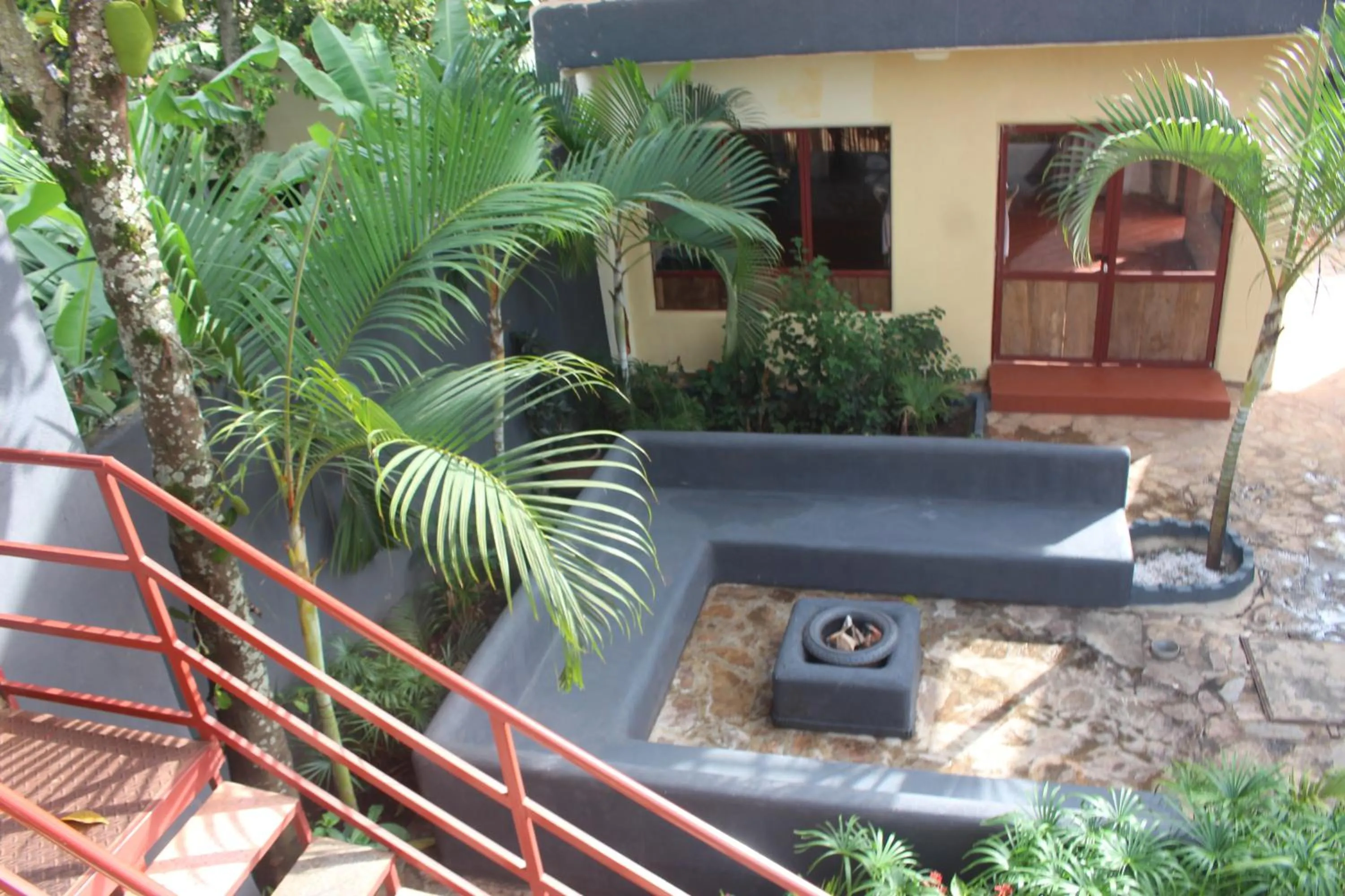 Garden in Montane Safaris Hotel, Entebbe