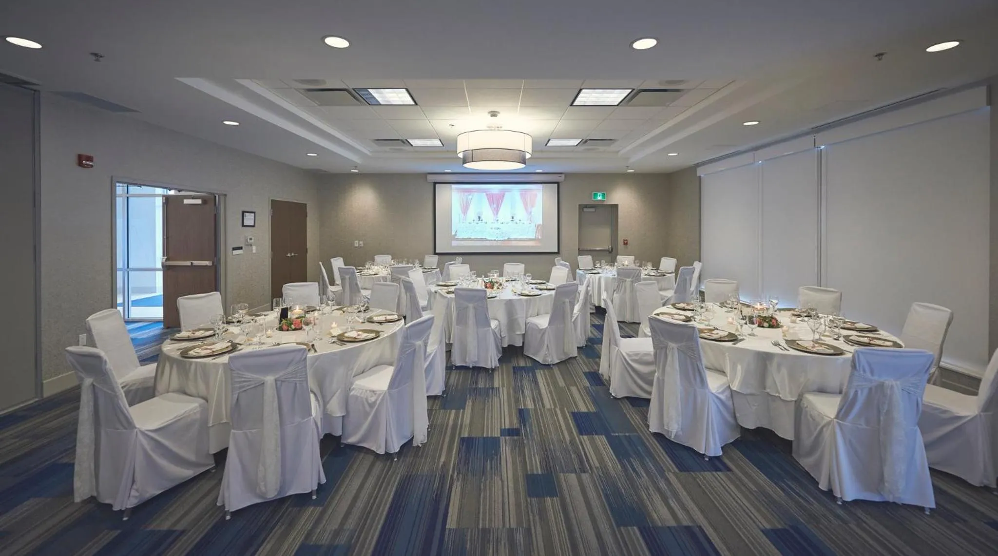 Meeting/conference room in Holiday Inn Express & Suites St. John's Airport by IHG
