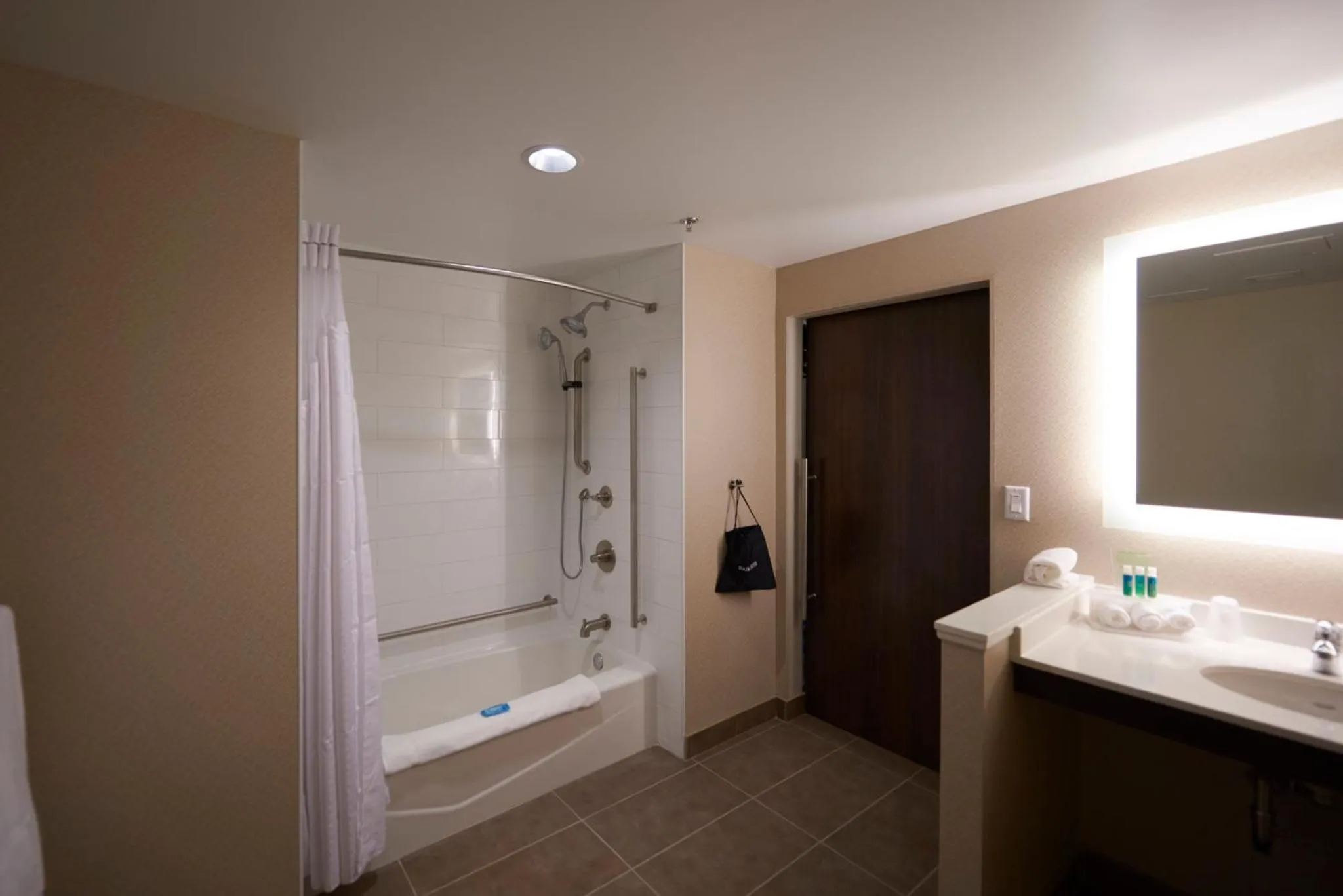 Photo of the whole room in Holiday Inn Express & Suites St. John's Airport by IHG