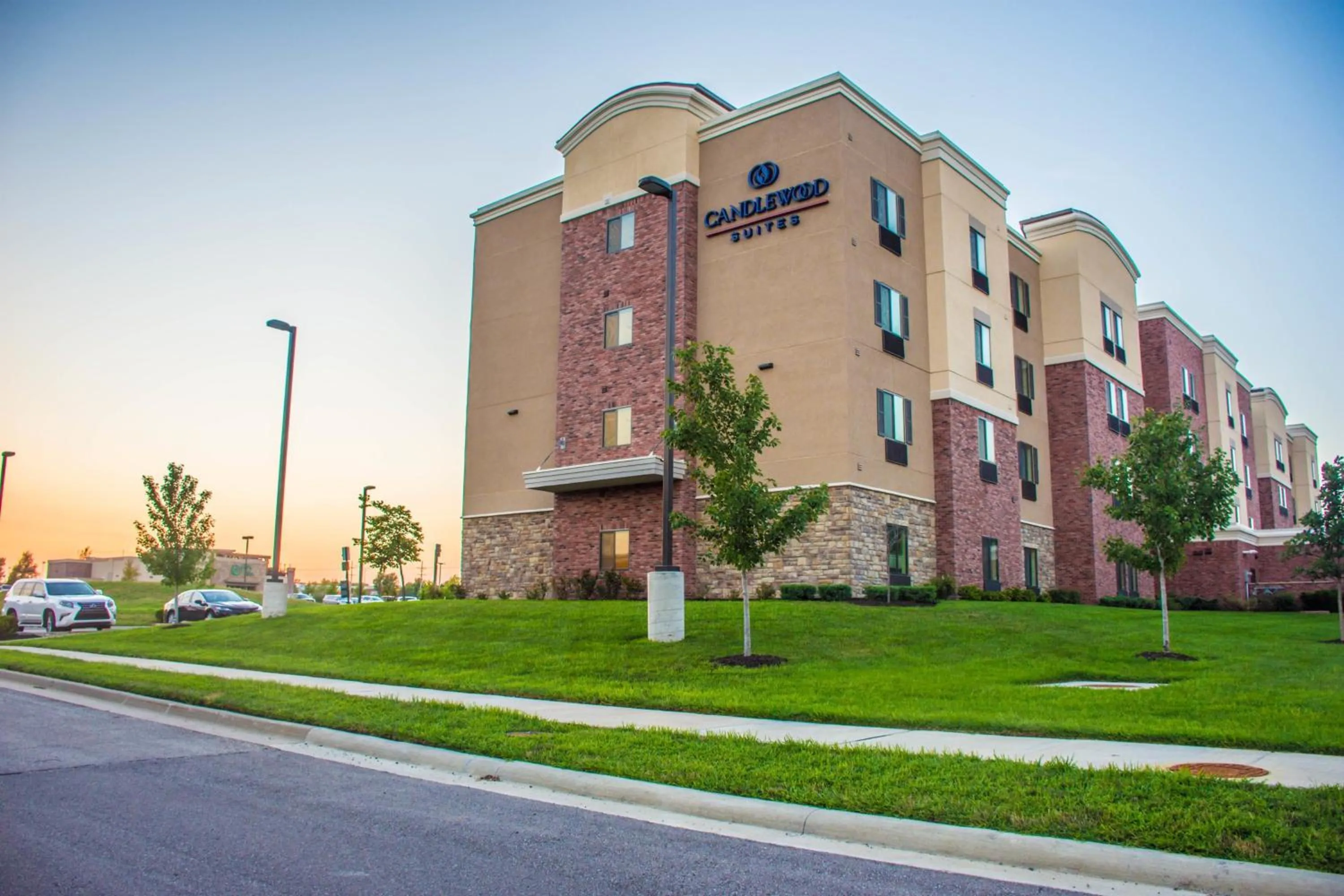 Property building in Candlewood Suites Overland Park W 135th St by IHG
