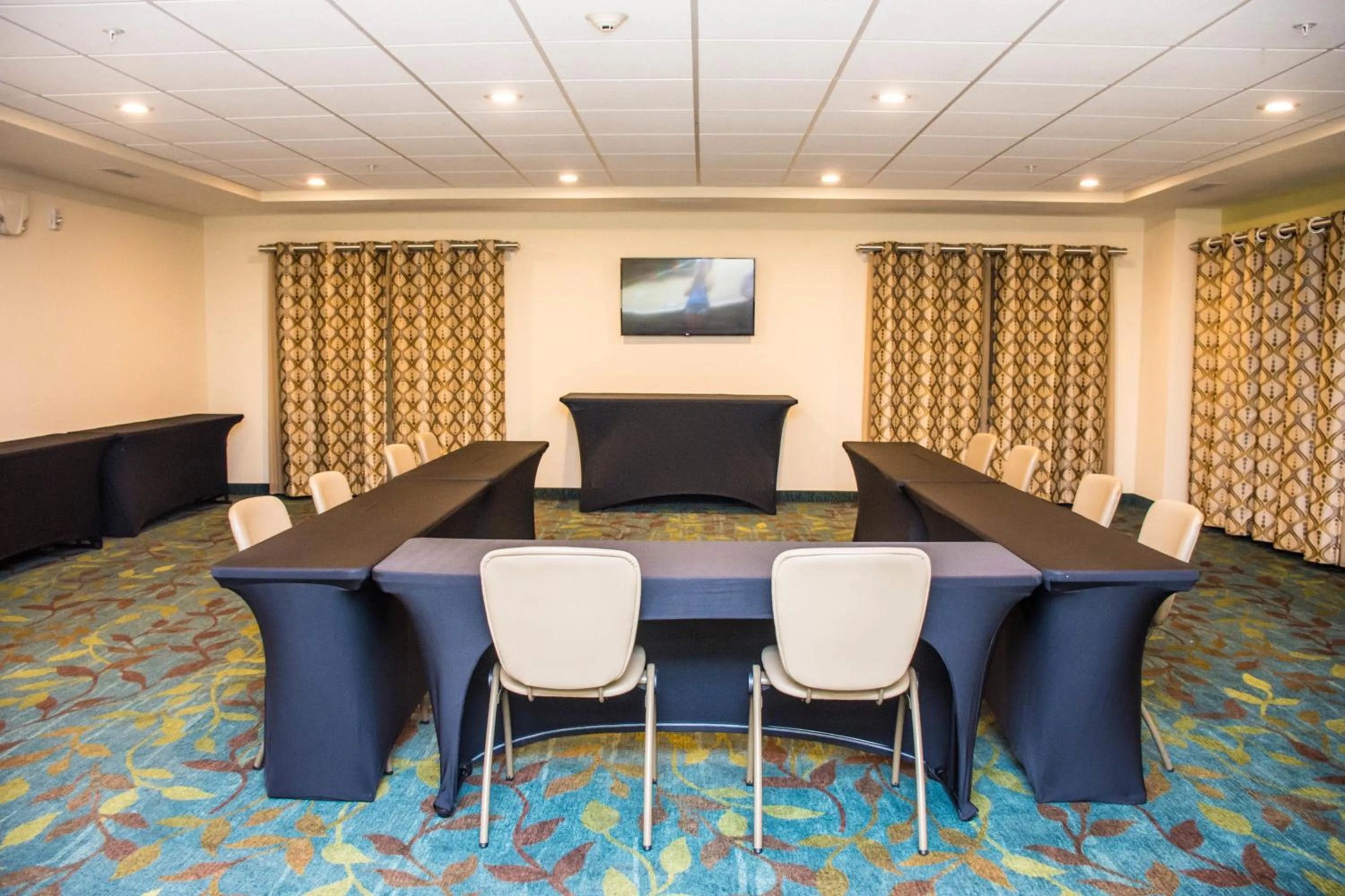 Meeting/conference room in Candlewood Suites Overland Park W 135th St by IHG