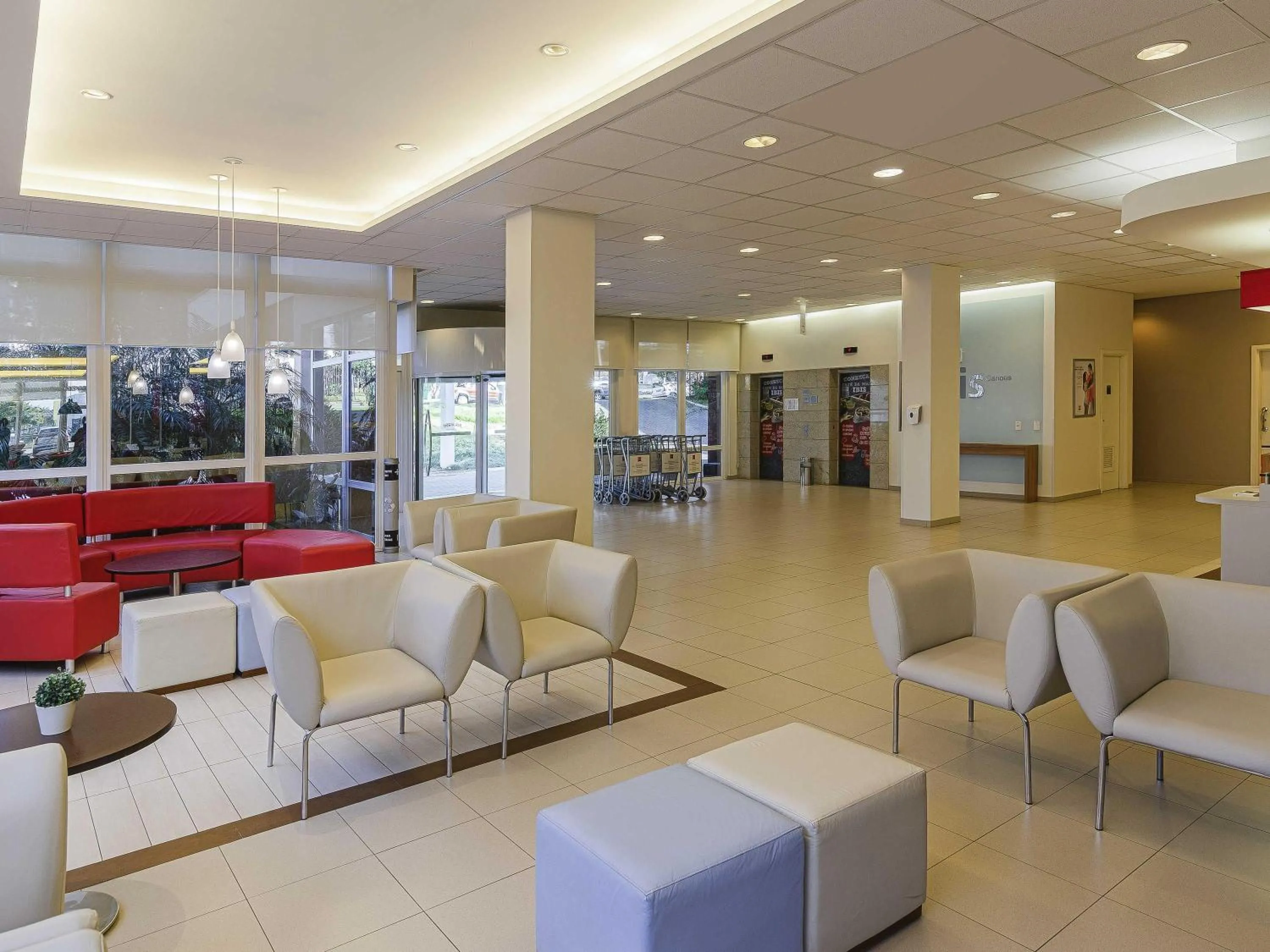 Property building in ibis Canoas Shopping