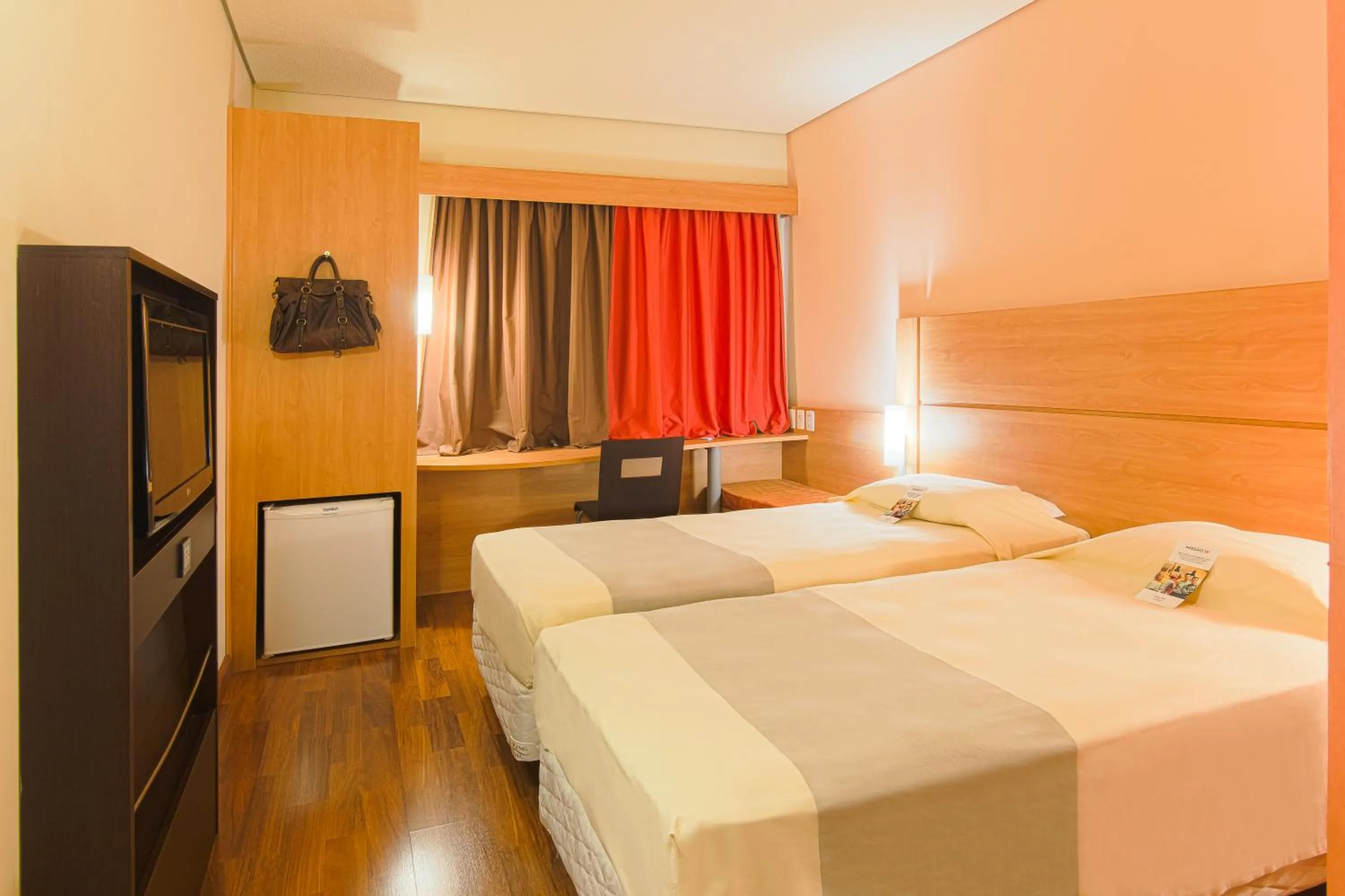 Bed in ibis Canoas Shopping