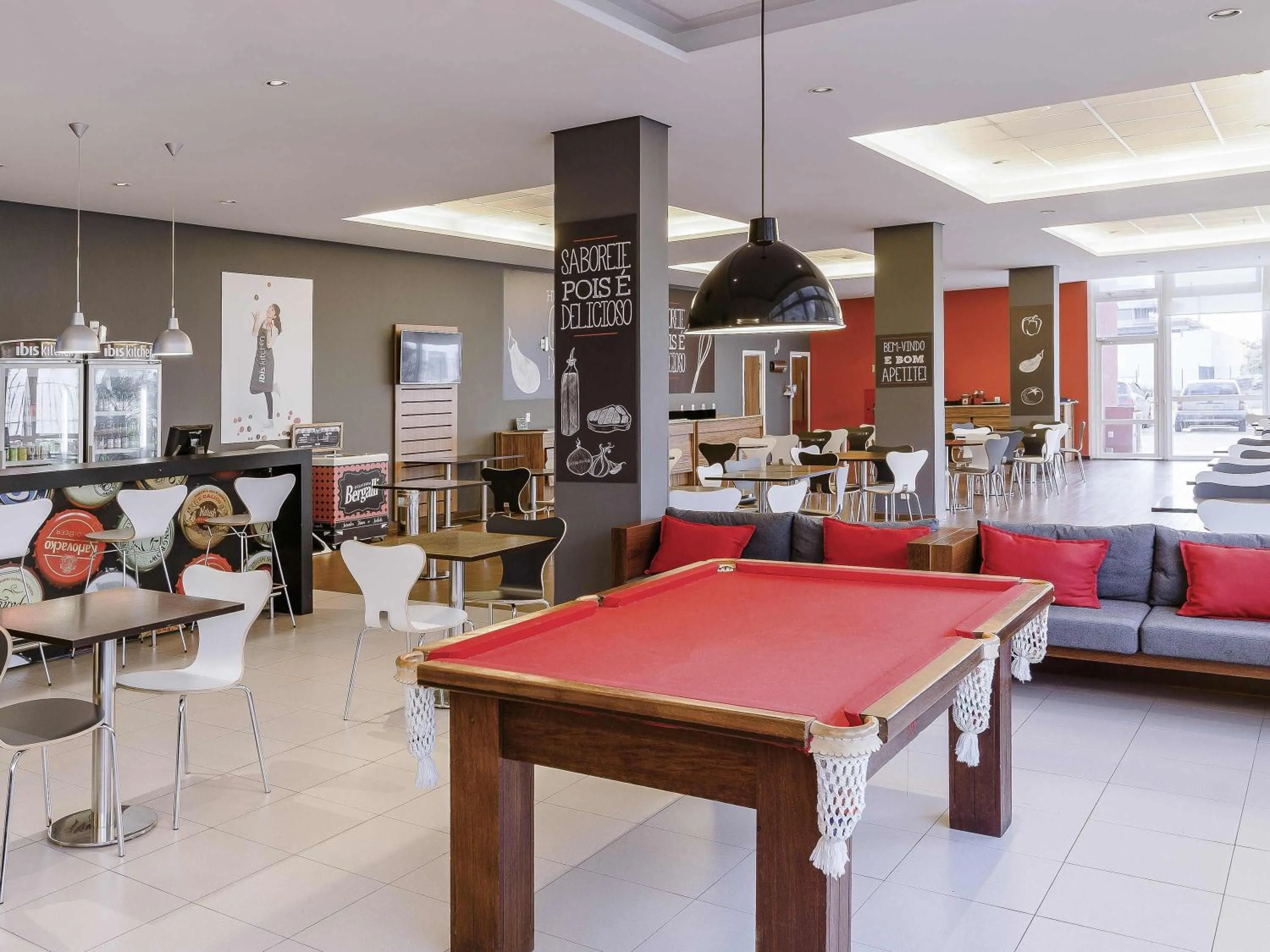 Lounge or bar in ibis Canoas Shopping