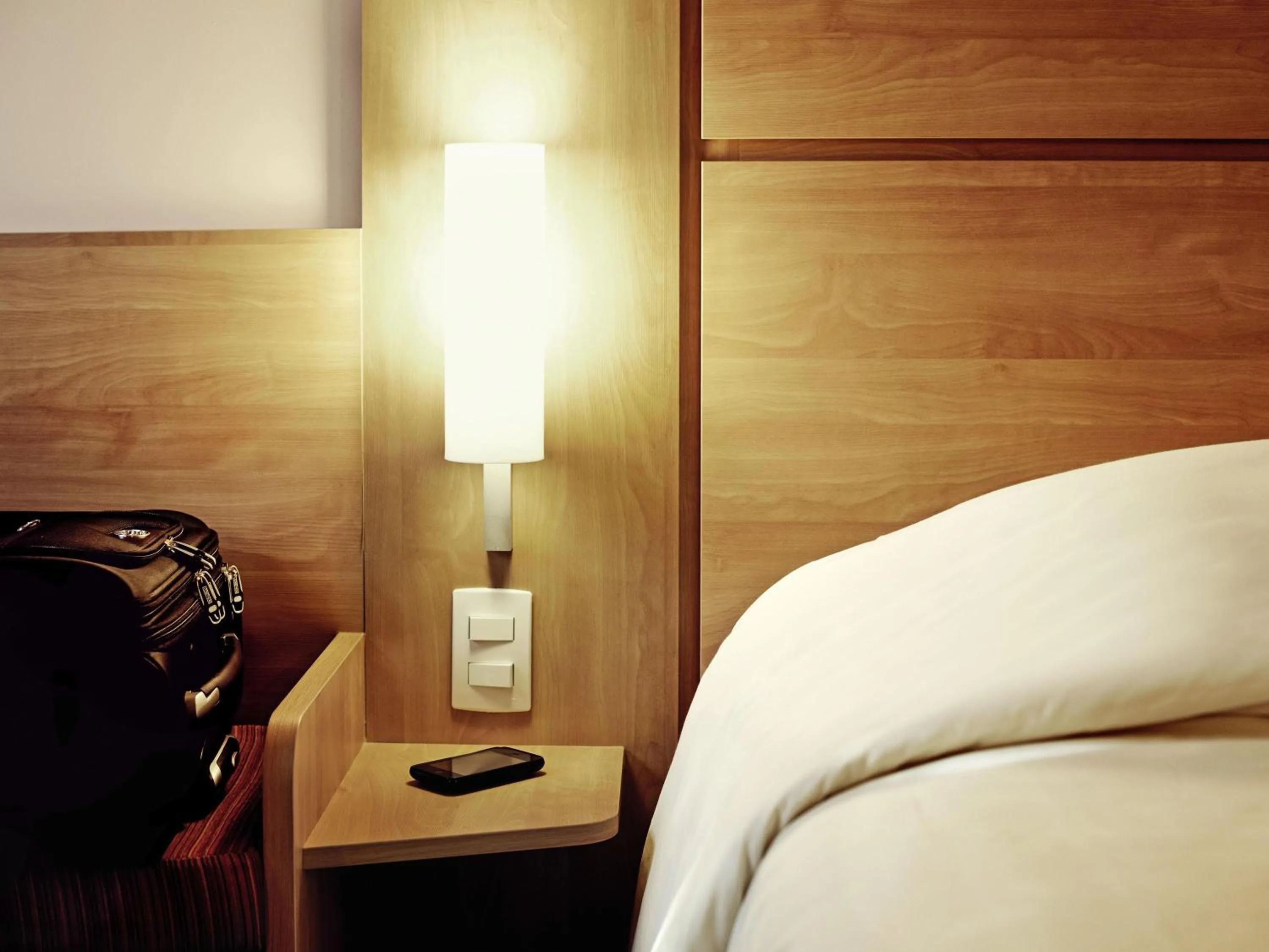 Bedroom, Bed in ibis Canoas Shopping