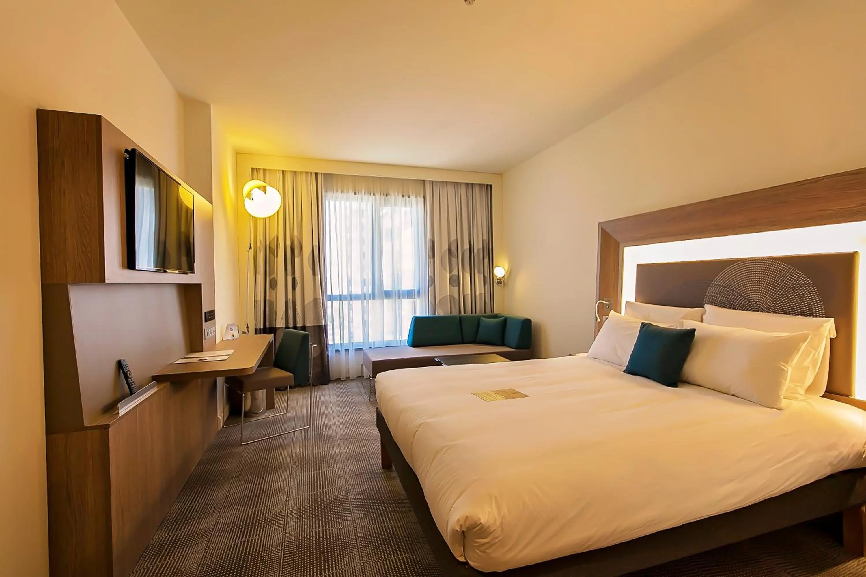 Photo of the whole room in Novotel Diyarbakir