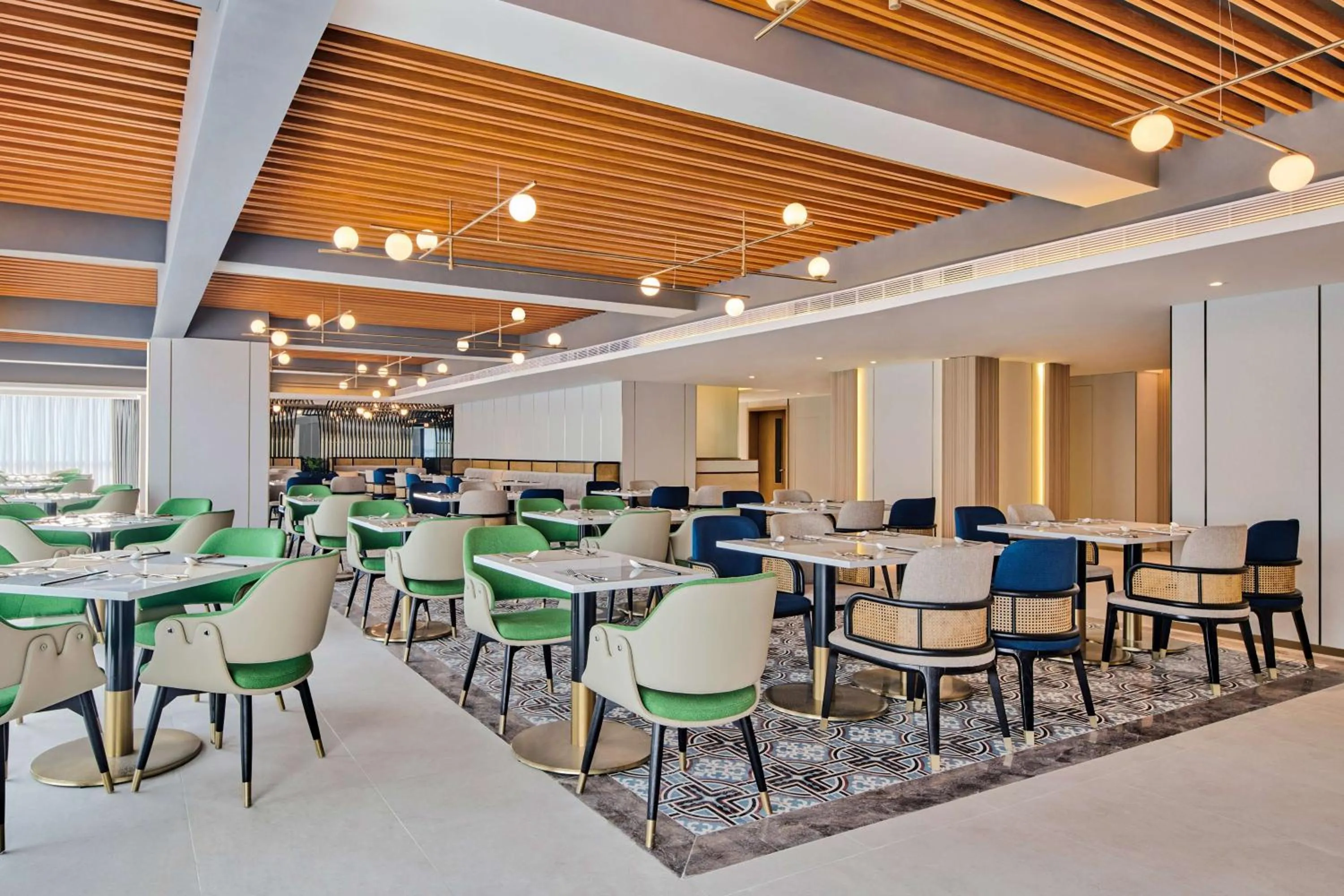 Restaurant/Places to Eat in Mercure Wuhan Changqing Park