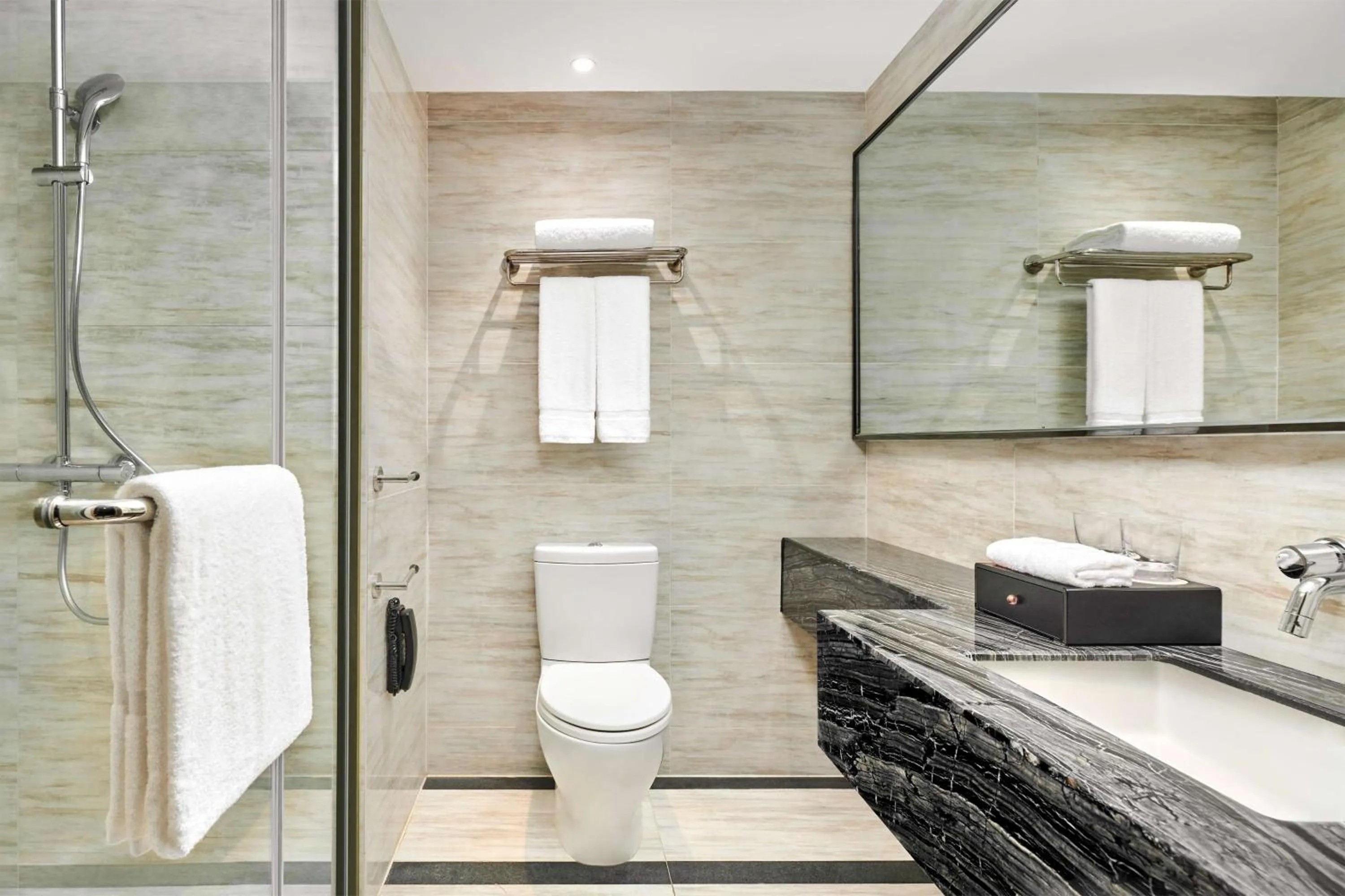 Bathroom in Mercure Wuhan Changqing Park