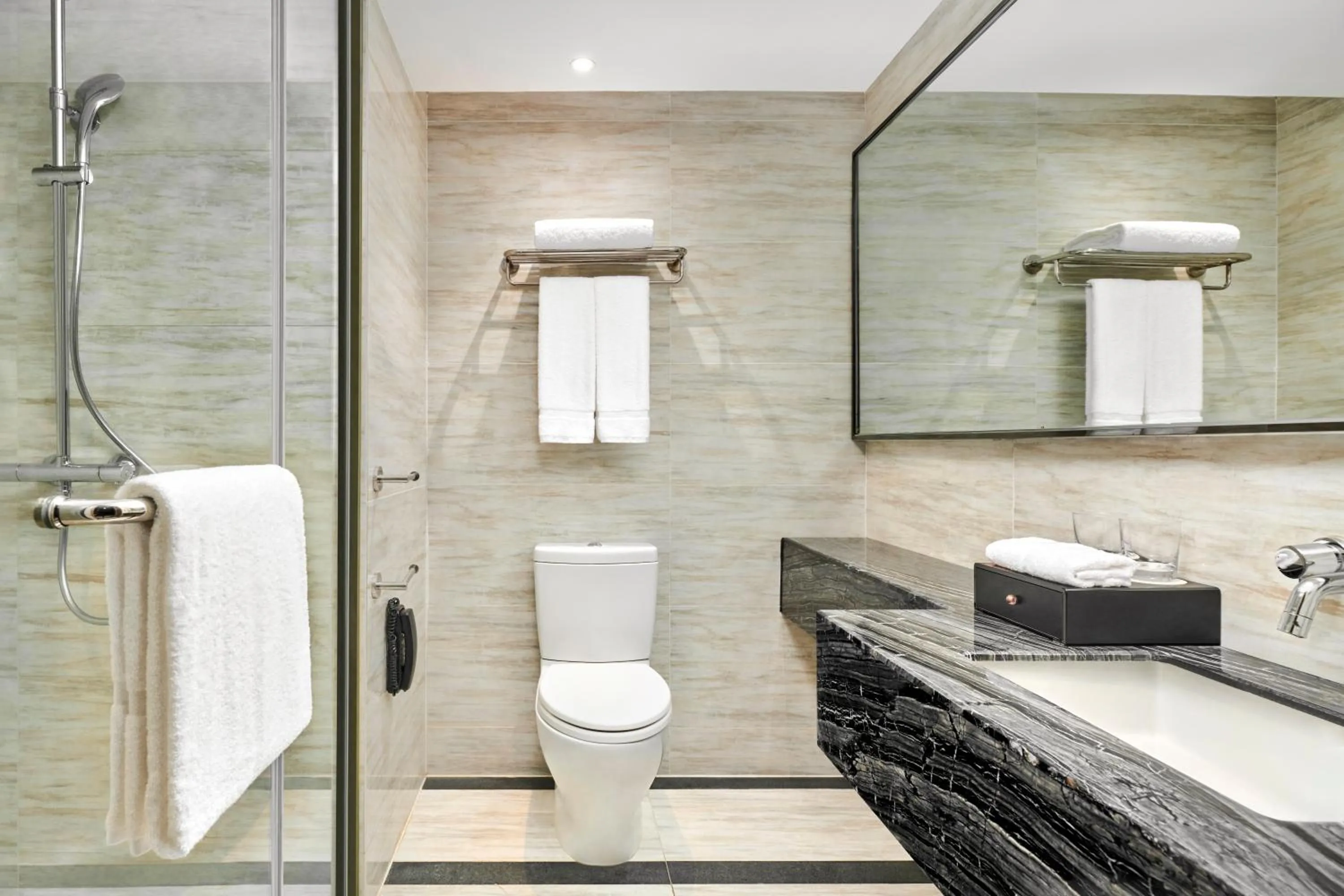 Shower in Mercure Wuhan Changqing Park