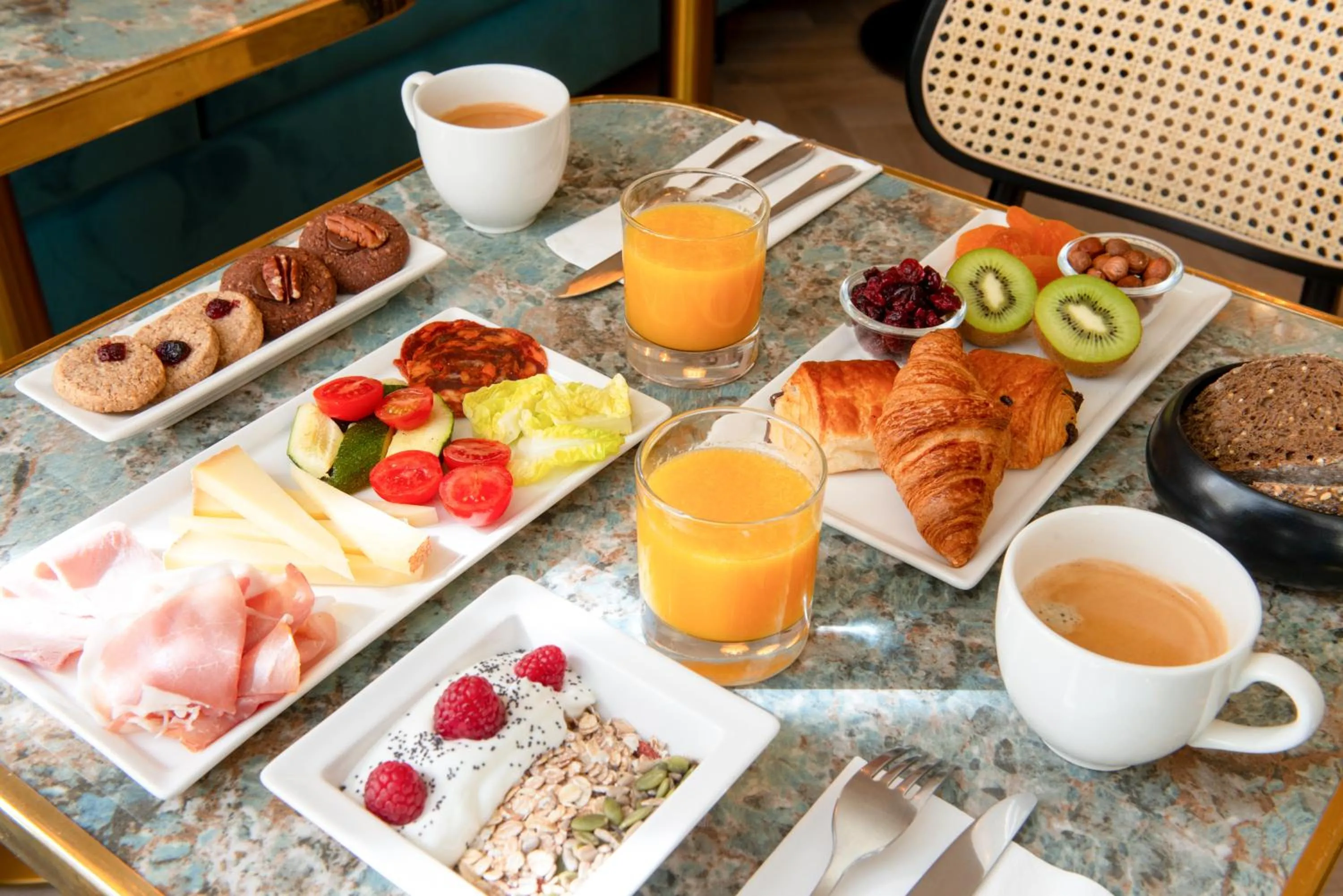 Buffet breakfast in Mercure Paris Pigalle Sacre Coeur