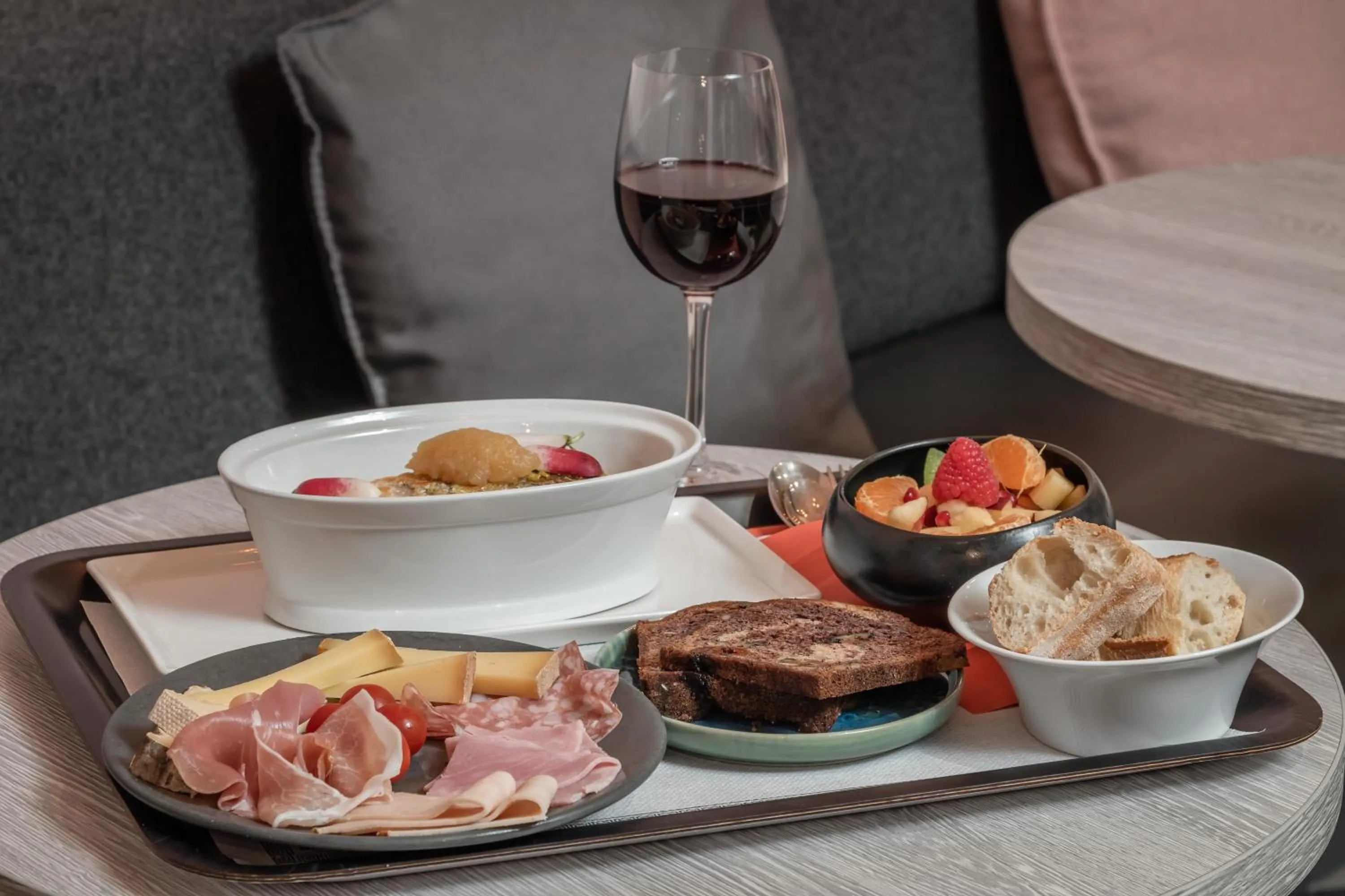 Restaurant/places to eat in Mercure Paris Pigalle Sacre Coeur