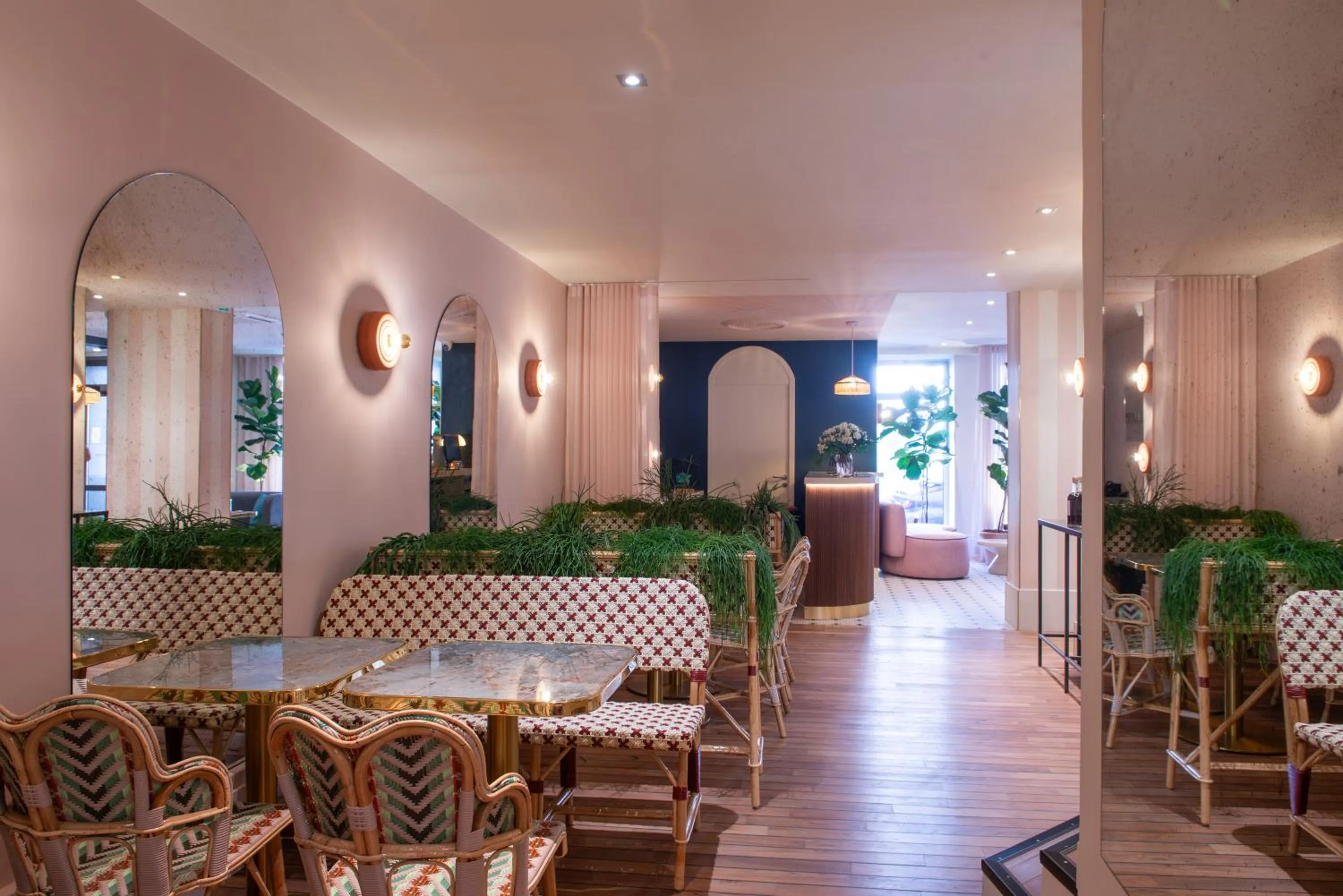 Lobby or reception in Mercure Paris Pigalle Sacre Coeur