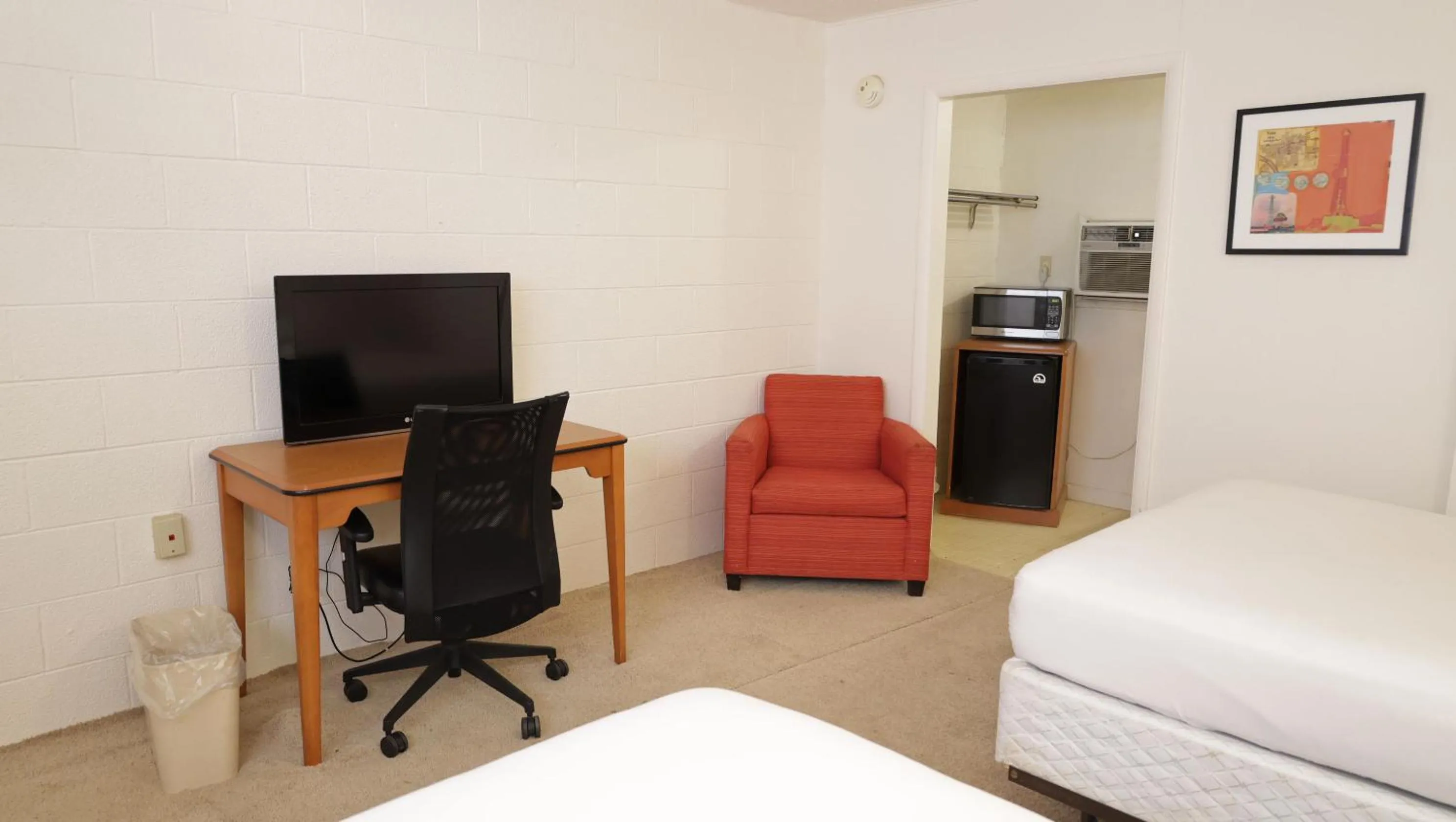 Bed in Sawmill Lodges Motel