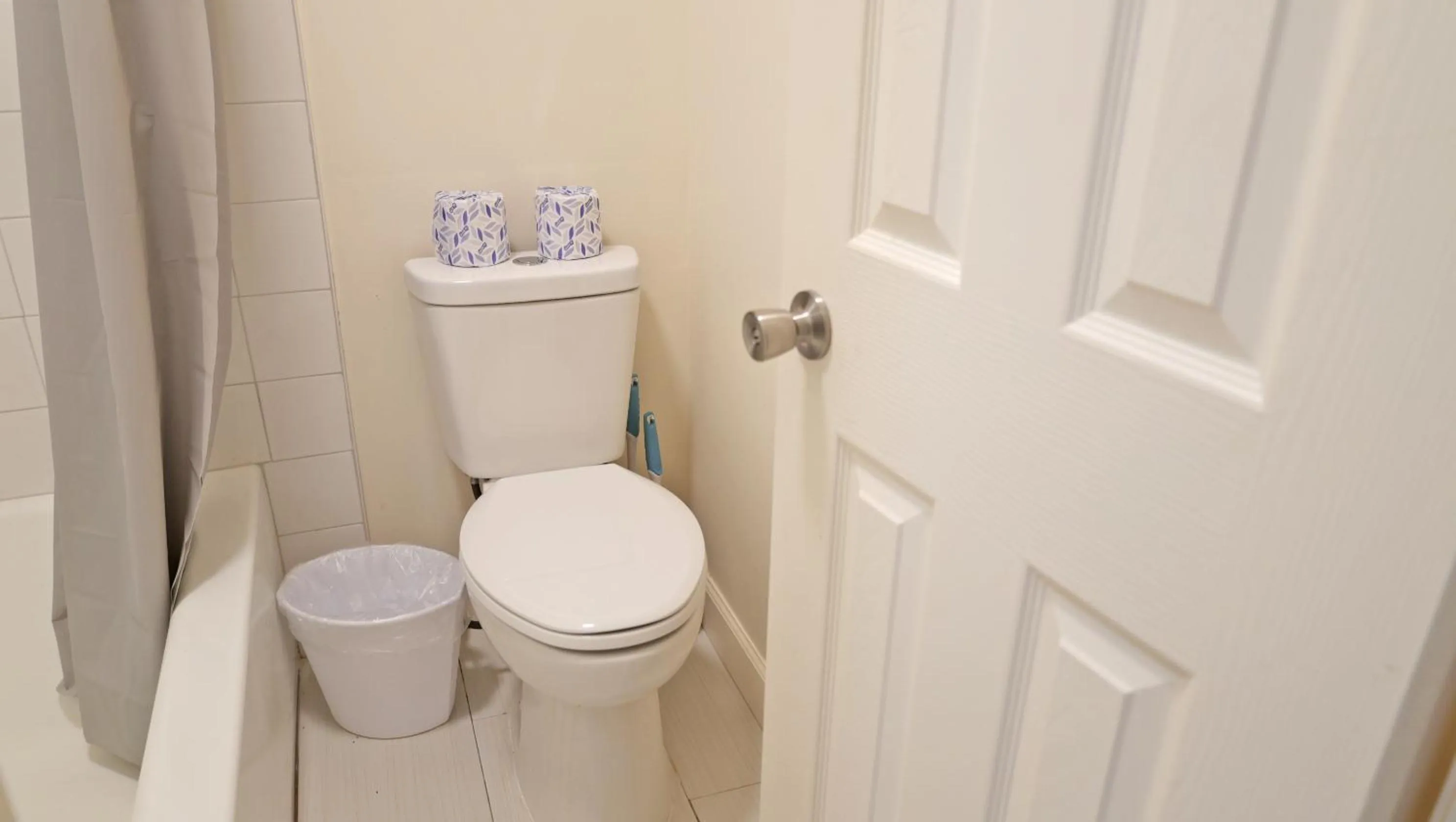 Bathroom in Sawmill Lodges Motel
