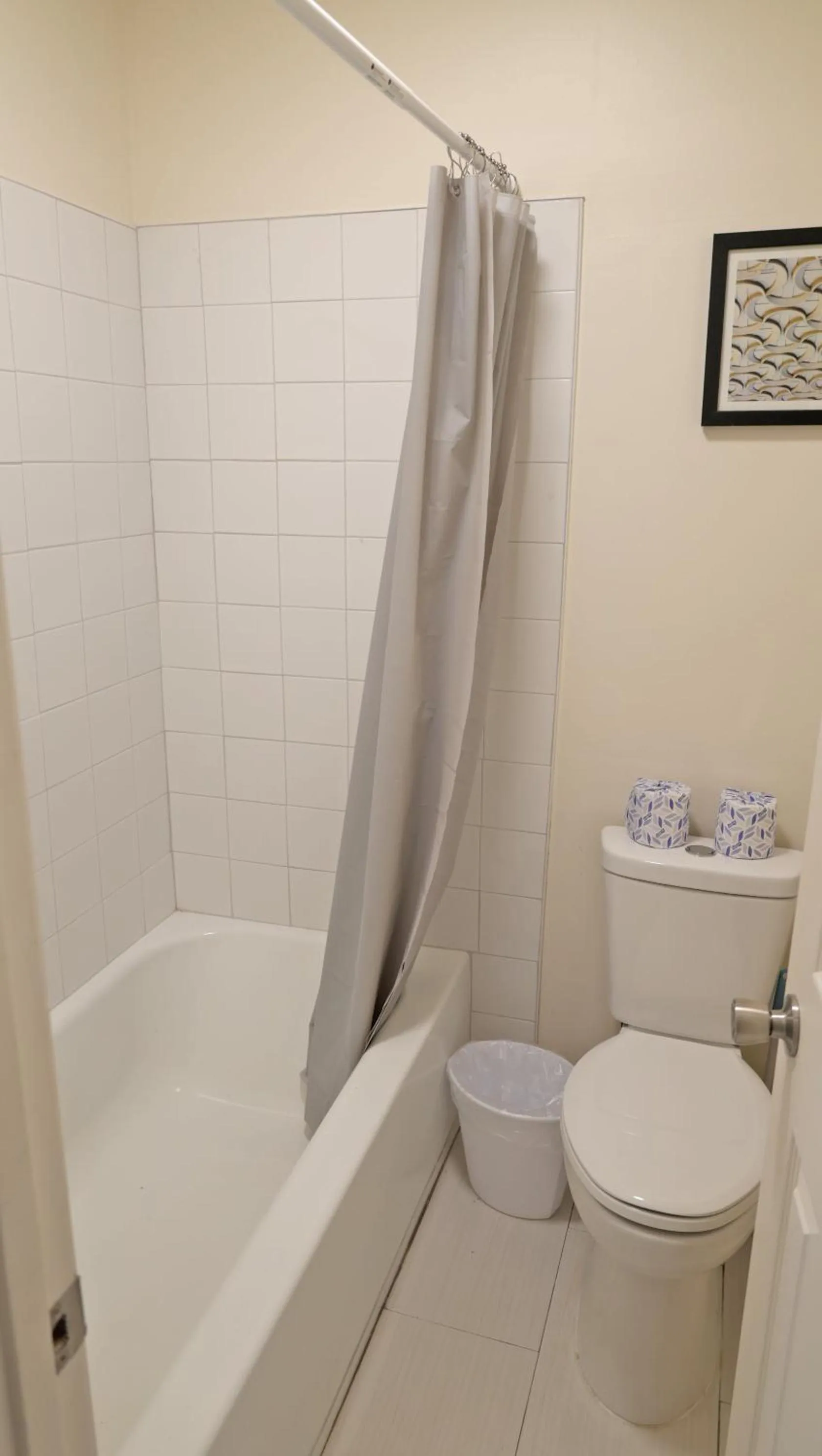 Shower in Sawmill Lodges Motel