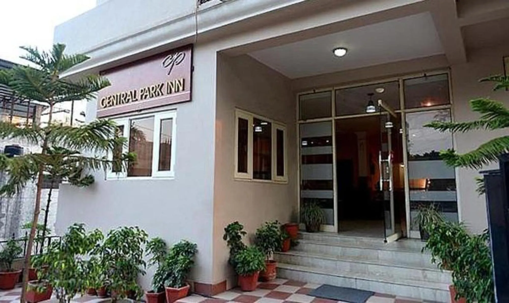 Facade/entrance in FabExpress Central Park