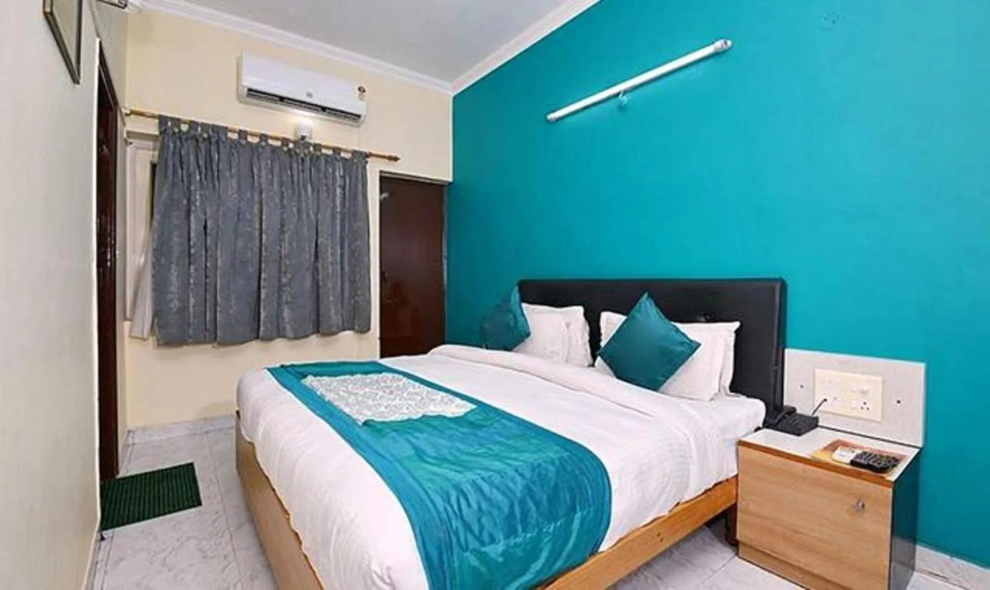 Photo of the whole room, Bed in FabExpress Central Park