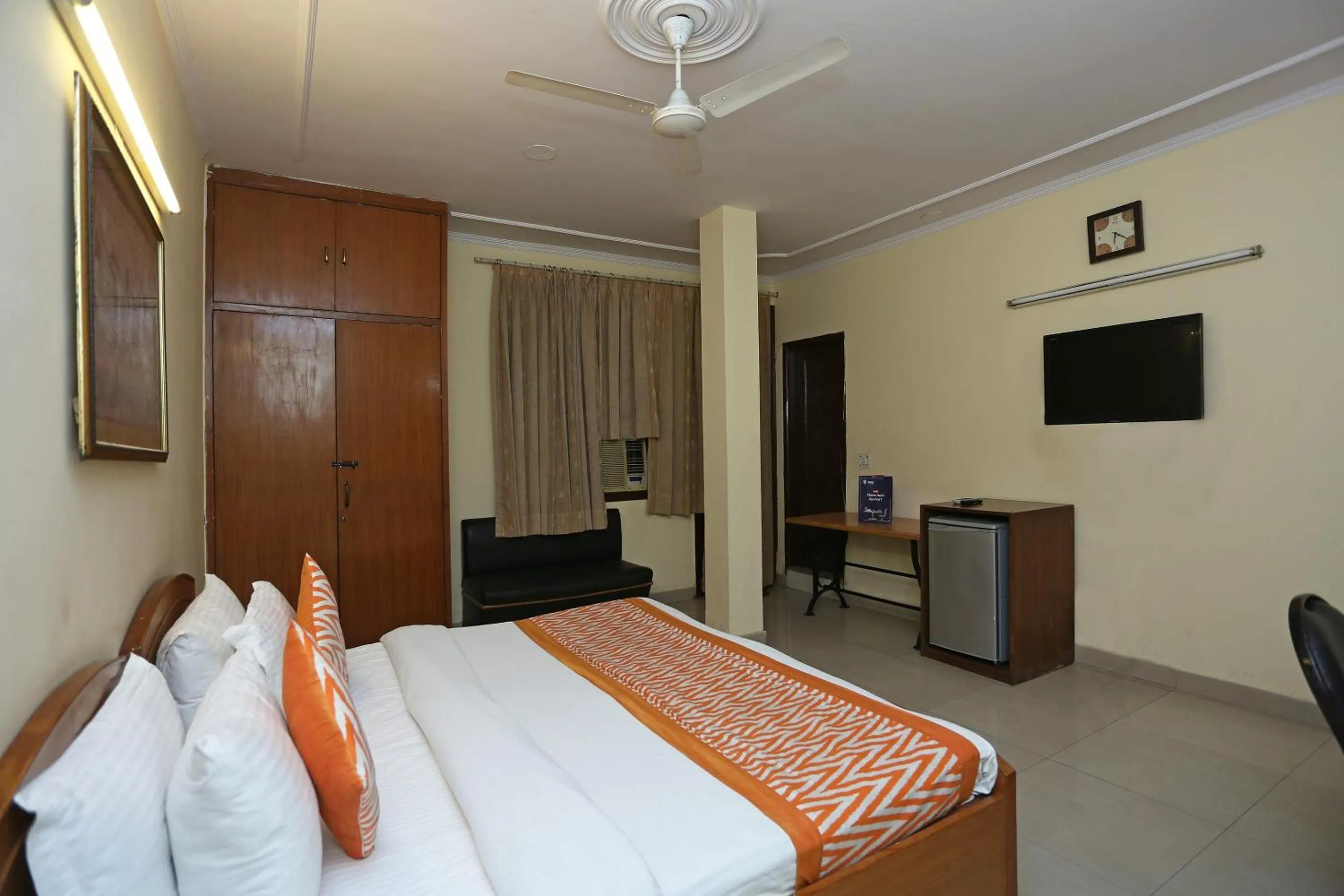Bedroom, Bed in Super Hotel O Kalkaji Residency Bnb Near Lotus Temple