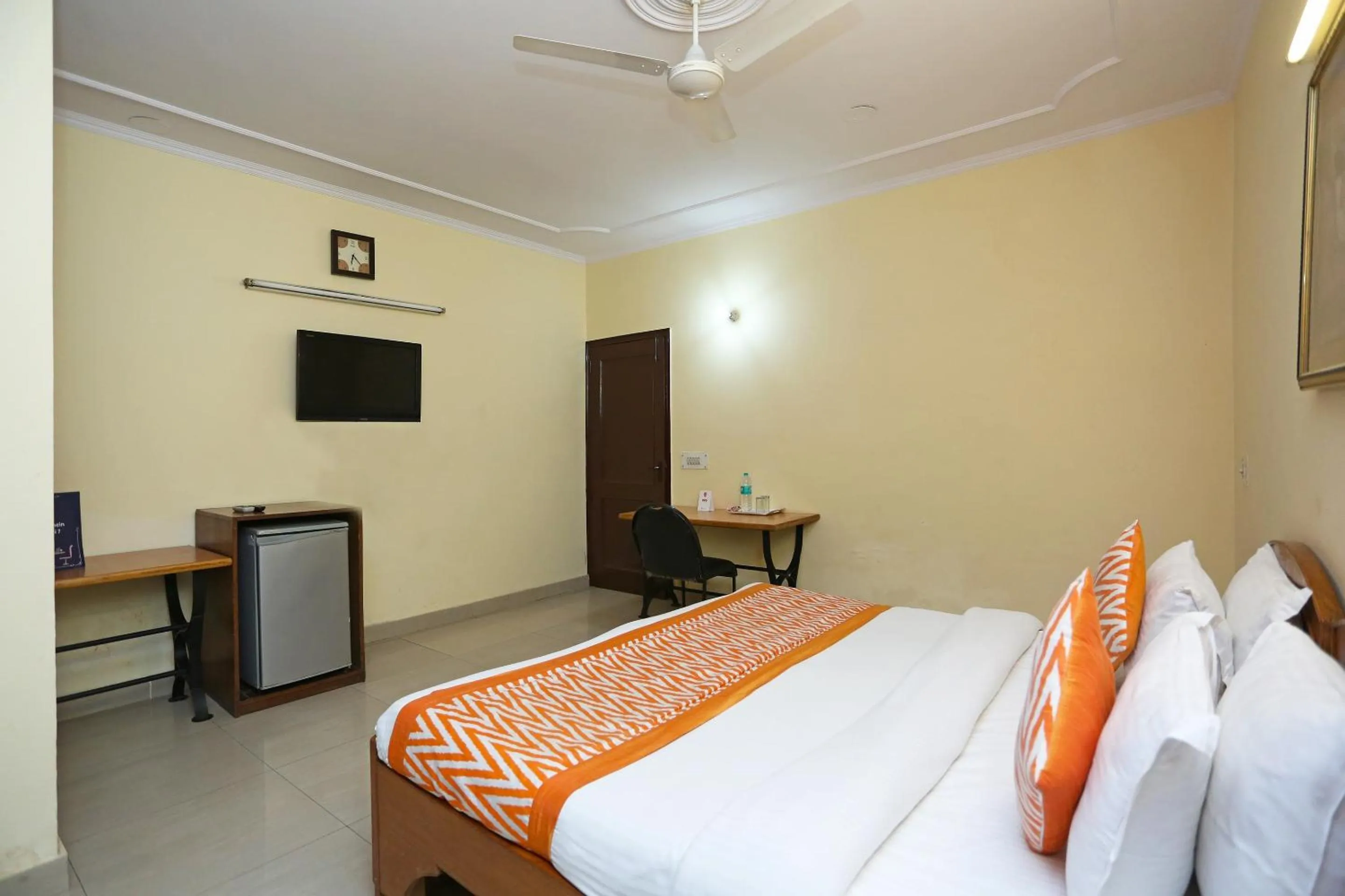 Bedroom, Bed in Super Hotel O Kalkaji Residency Bnb Near Lotus Temple