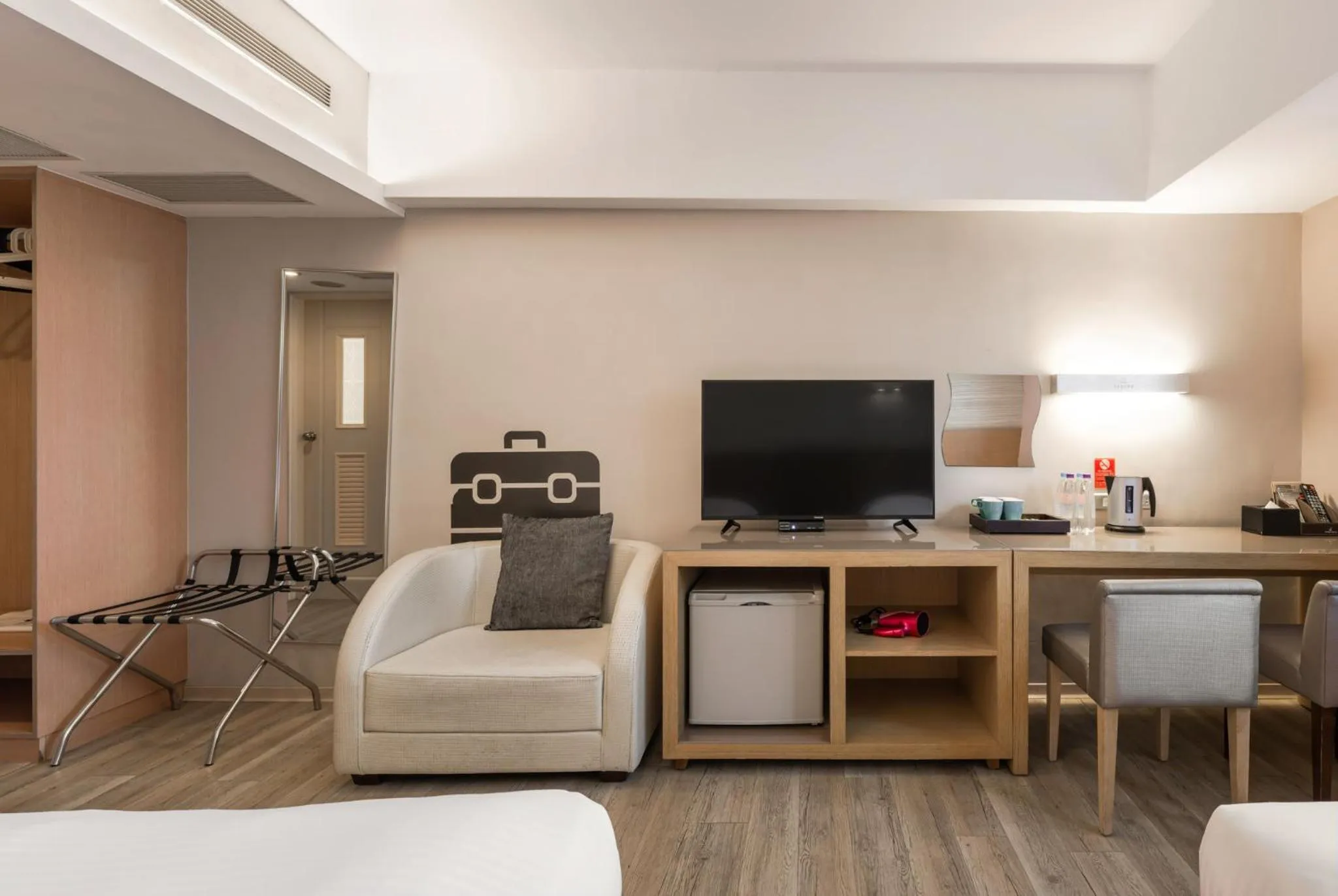 Photo of the whole room in The Riverside Hotel Esthetics