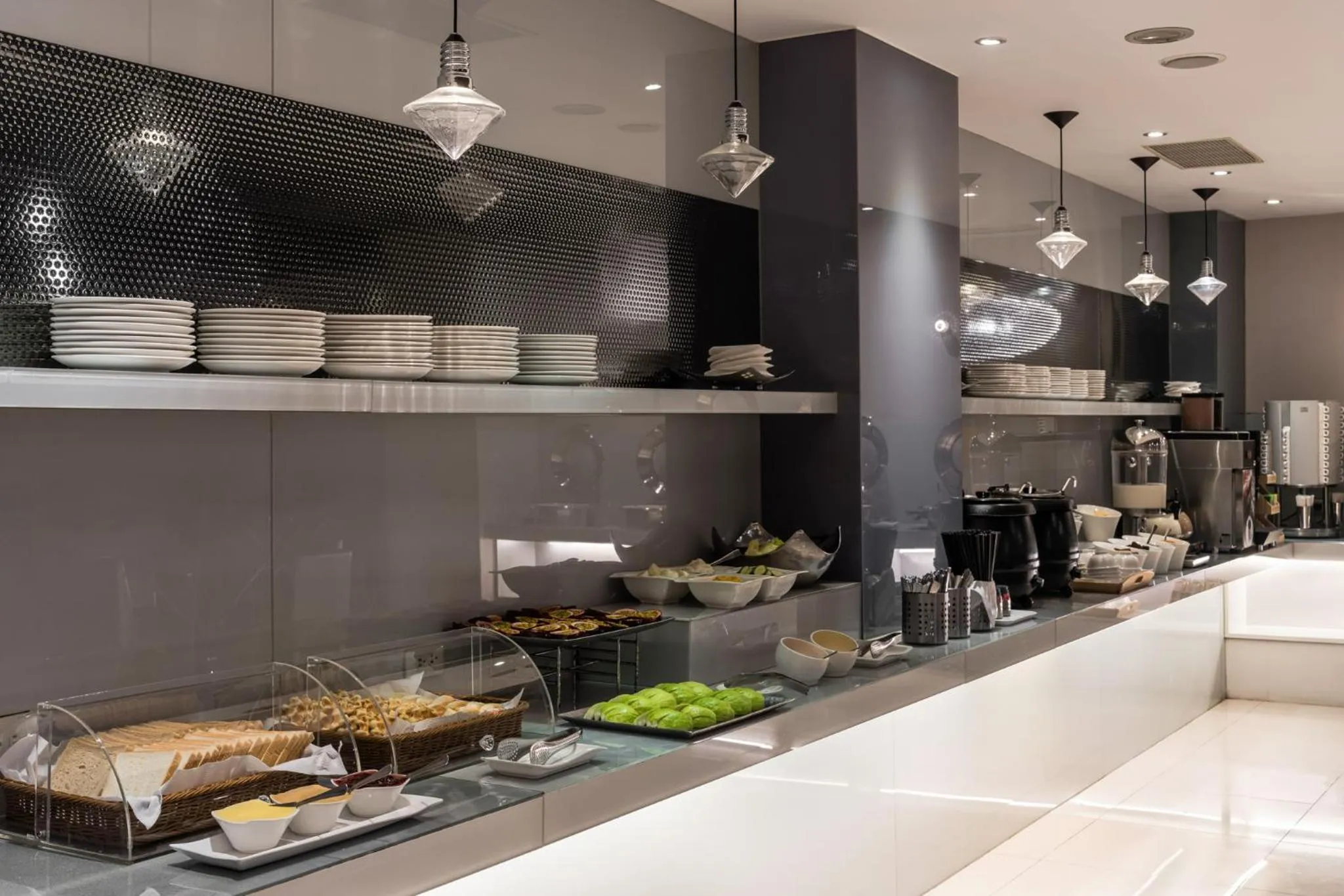 Restaurant/places to eat in The Riverside Hotel Esthetics