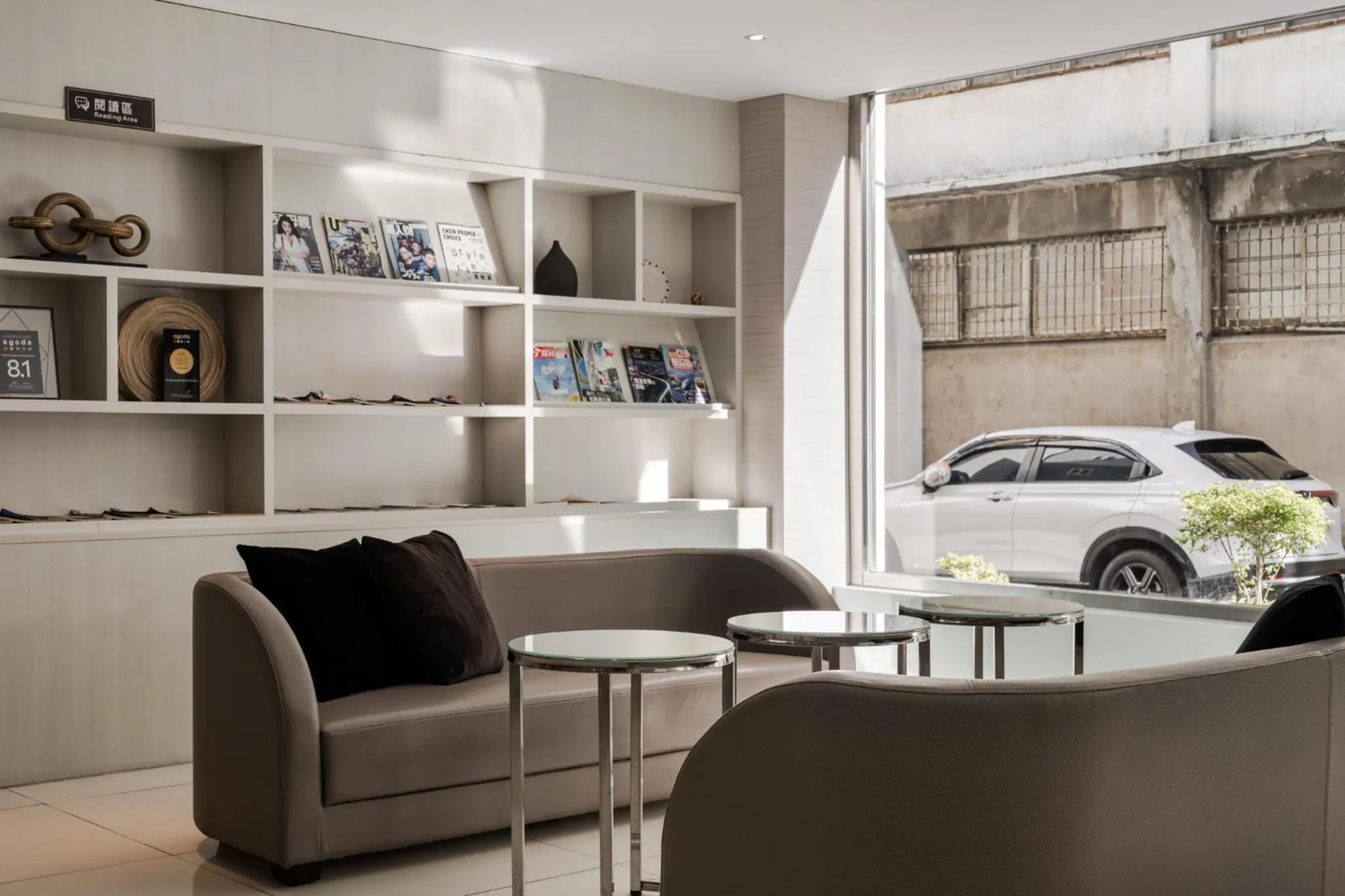 Seating area in The Riverside Hotel Esthetics