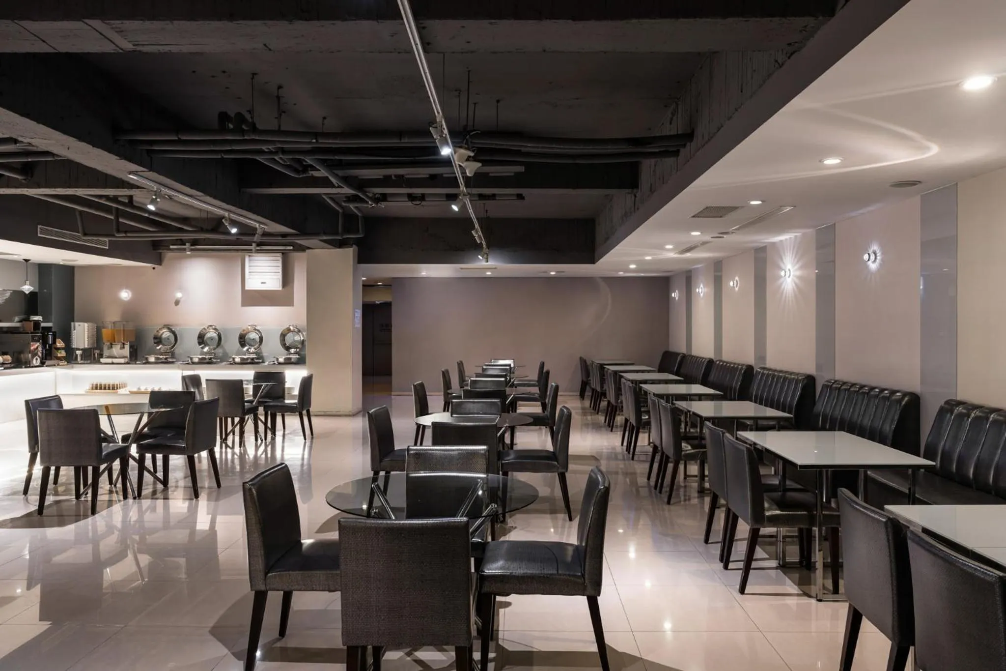 Restaurant/places to eat in The Riverside Hotel Esthetics