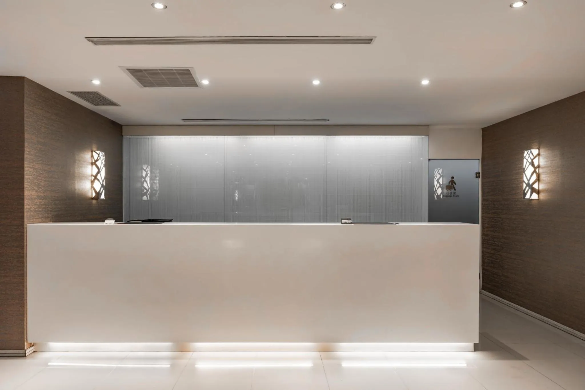 On site in The Riverside Hotel Esthetics