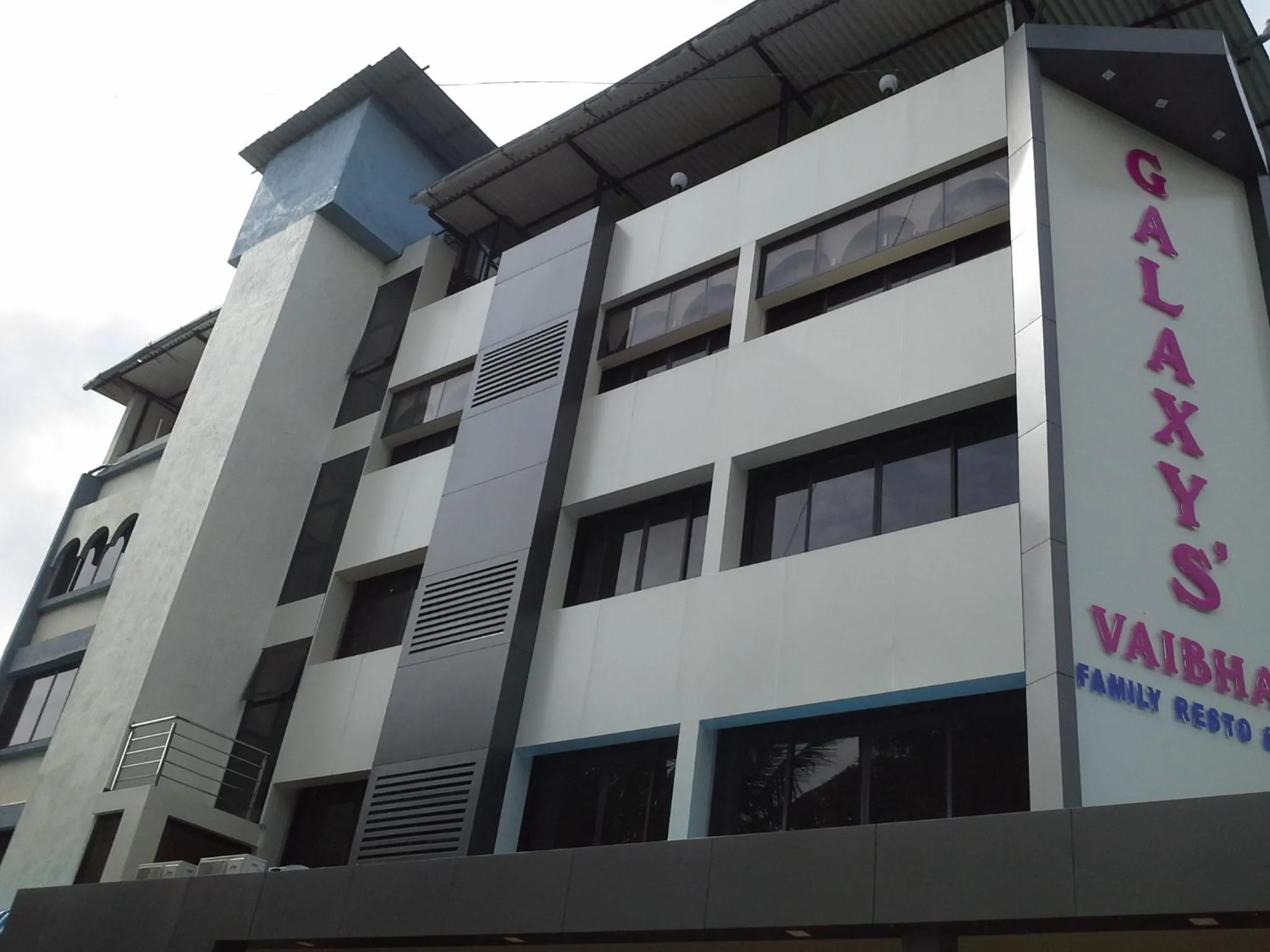 Facade/entrance in Galaxy Vaibhav