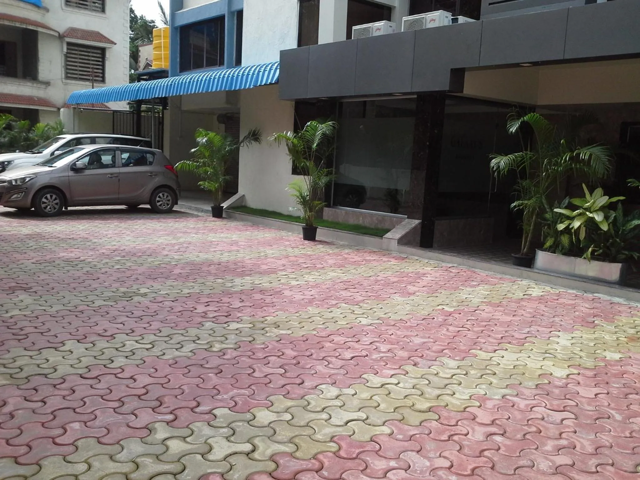 Facade/entrance in Galaxy Vaibhav