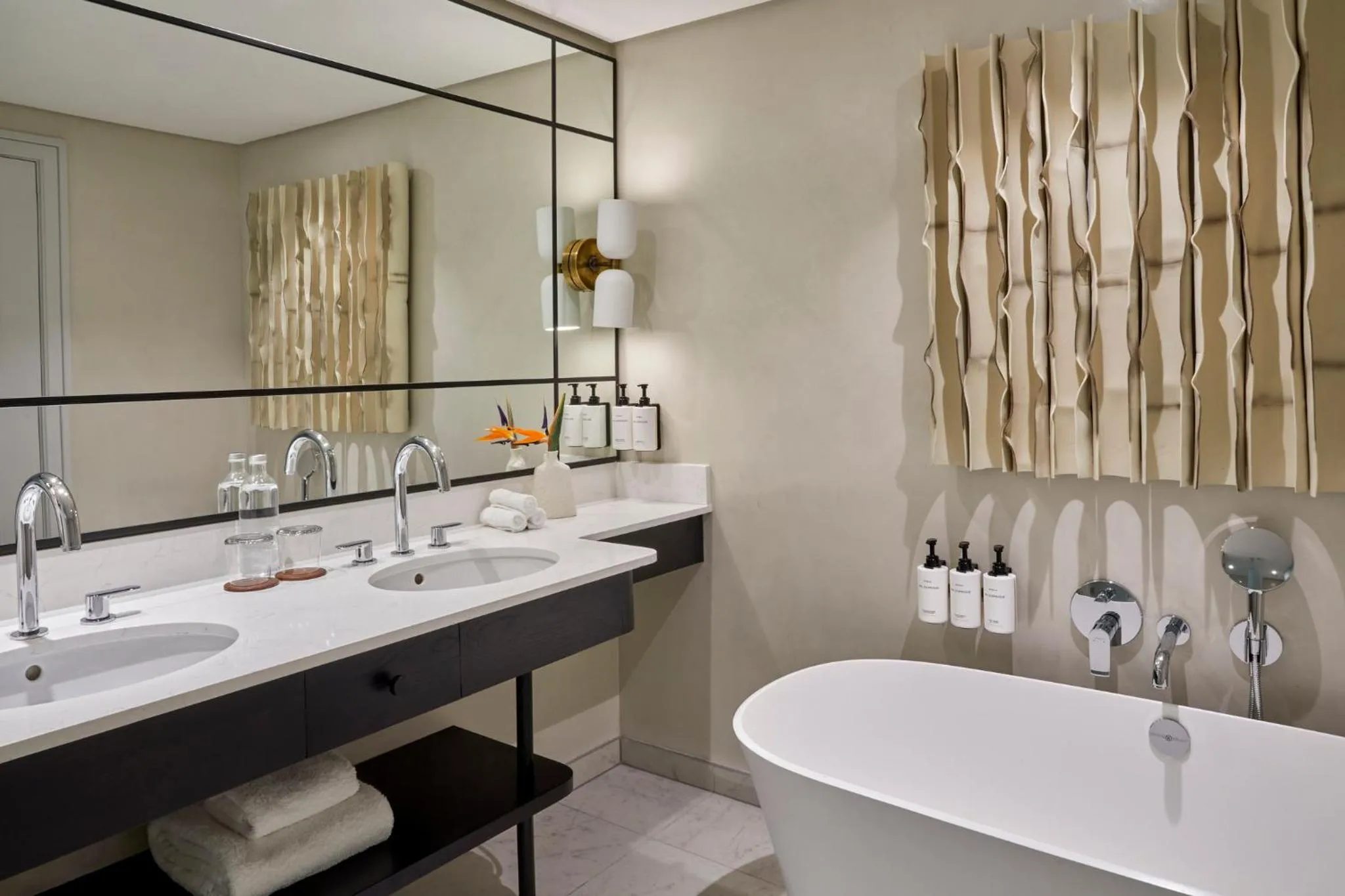 Photo of the whole room in InterContinental Table Bay Cape Town by IHG