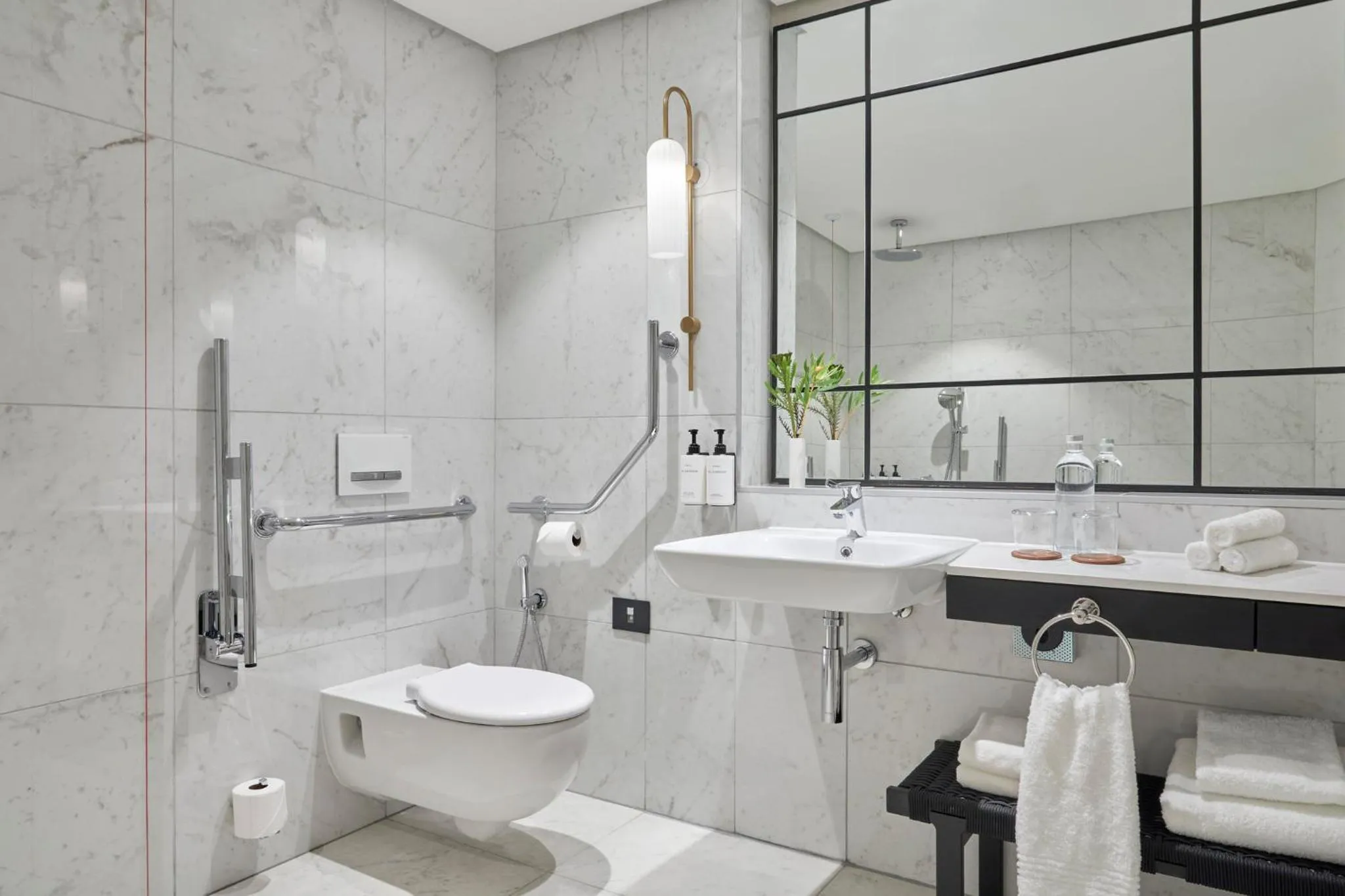 Photo of the whole room in InterContinental Table Bay Cape Town by IHG