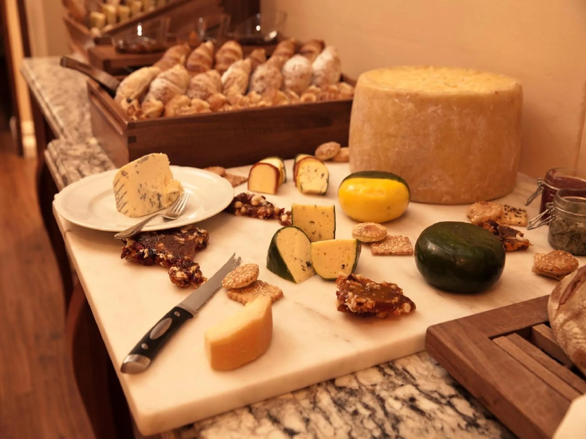 Buffet breakfast in The Table Bay Hotel