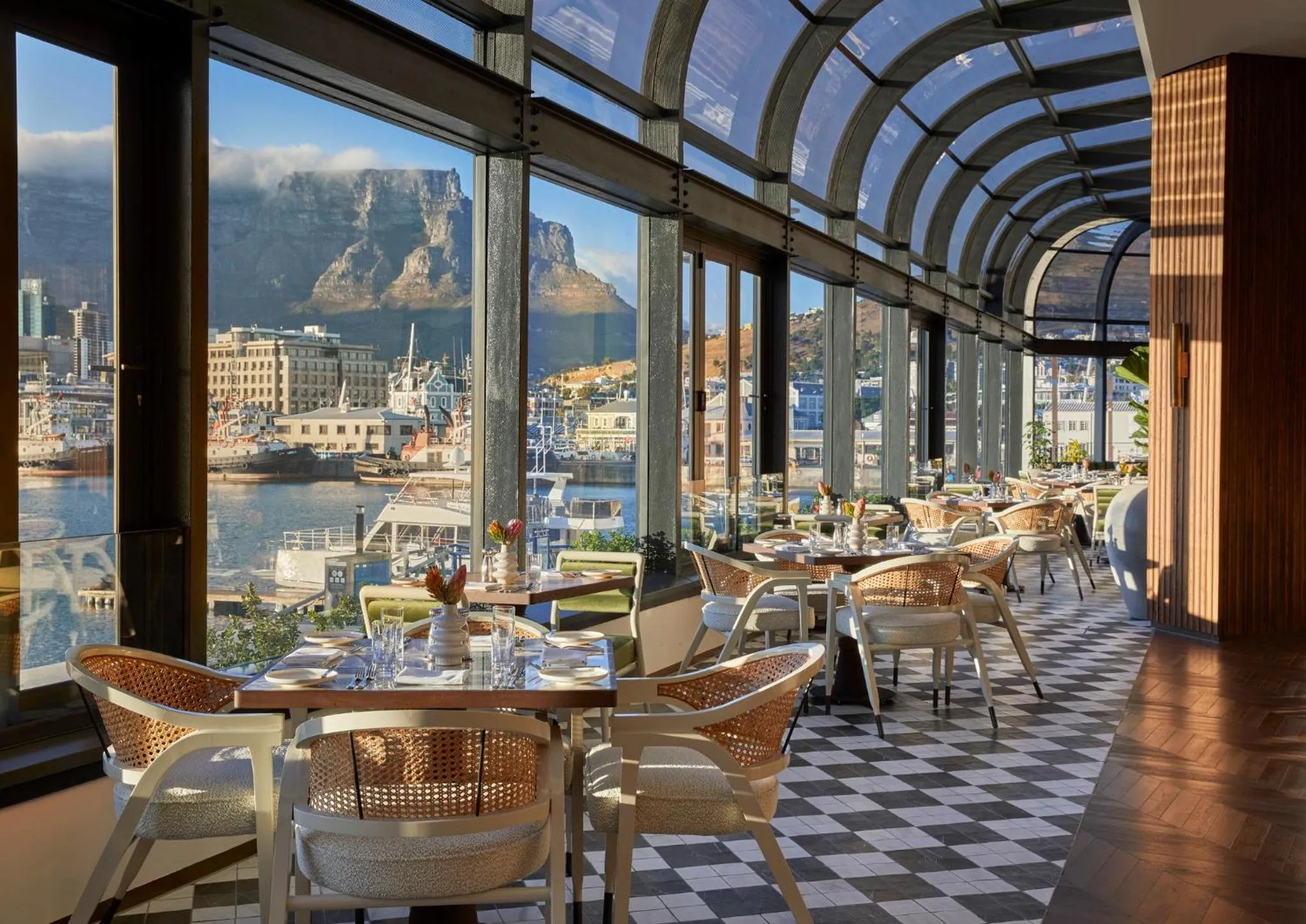 Restaurant/places to eat in InterContinental Table Bay Cape Town by IHG