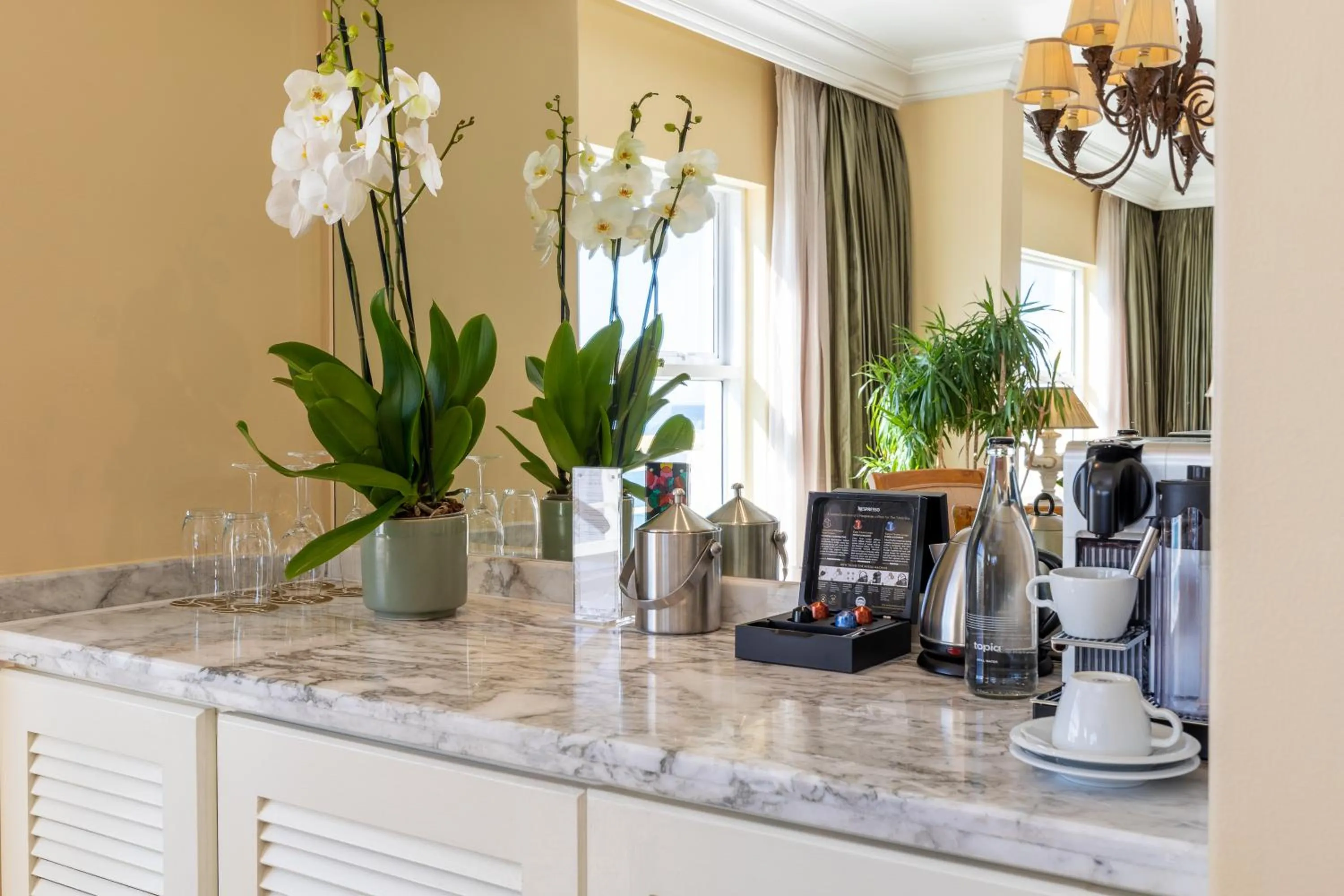 Coffee/tea facilities in The Table Bay Hotel
